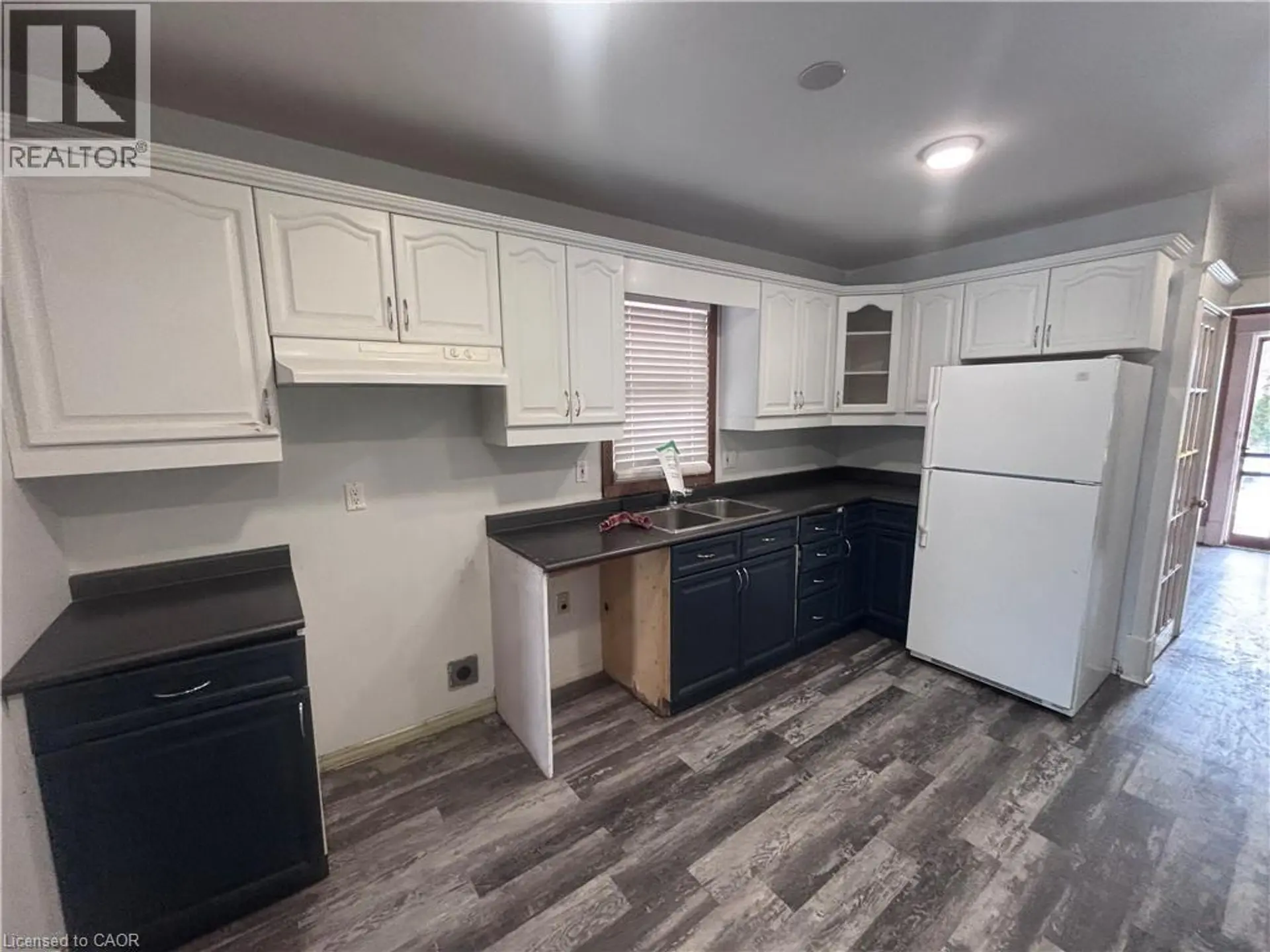 45 CHAPLIN Avenue - Image 12