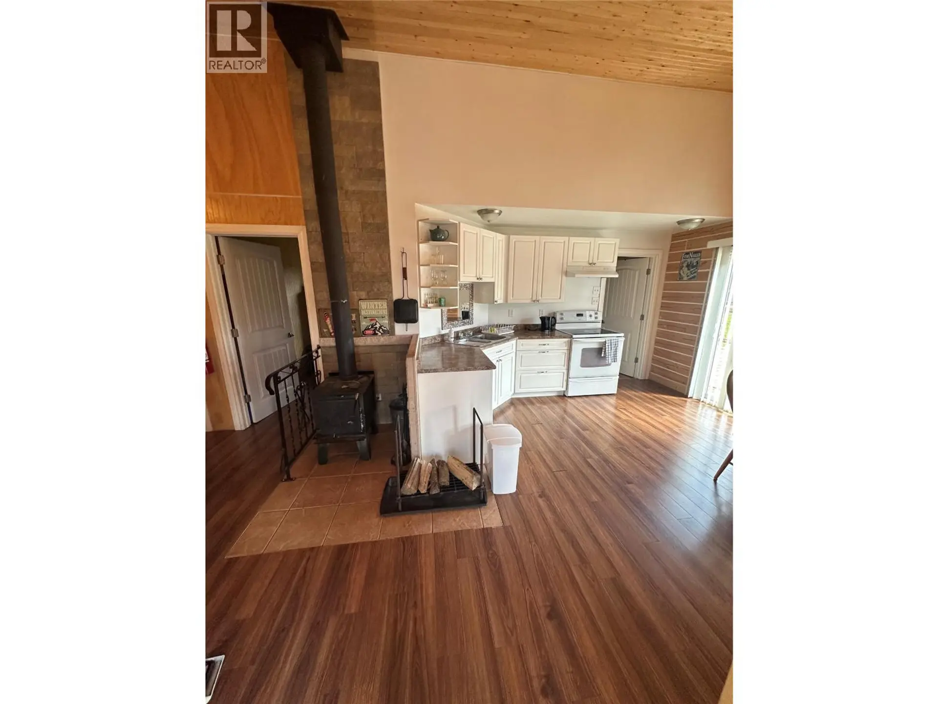 9308 WEST MIDDLEMISS Road - Image 2