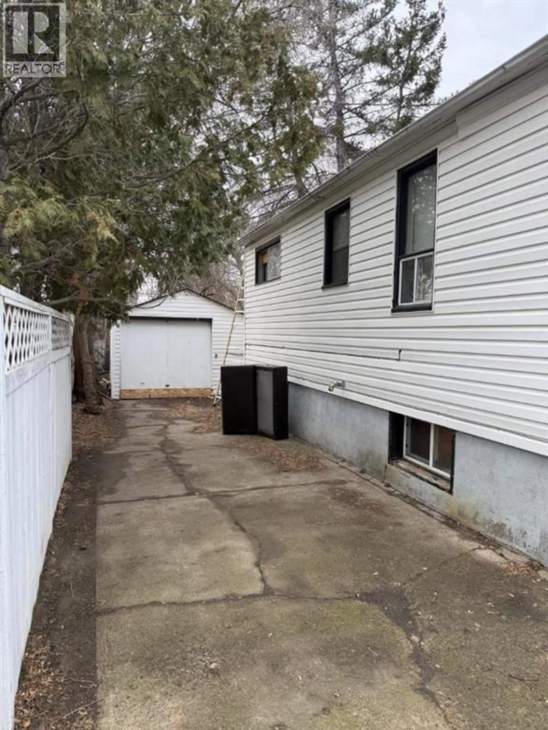 319 7 Street SE - Image 4