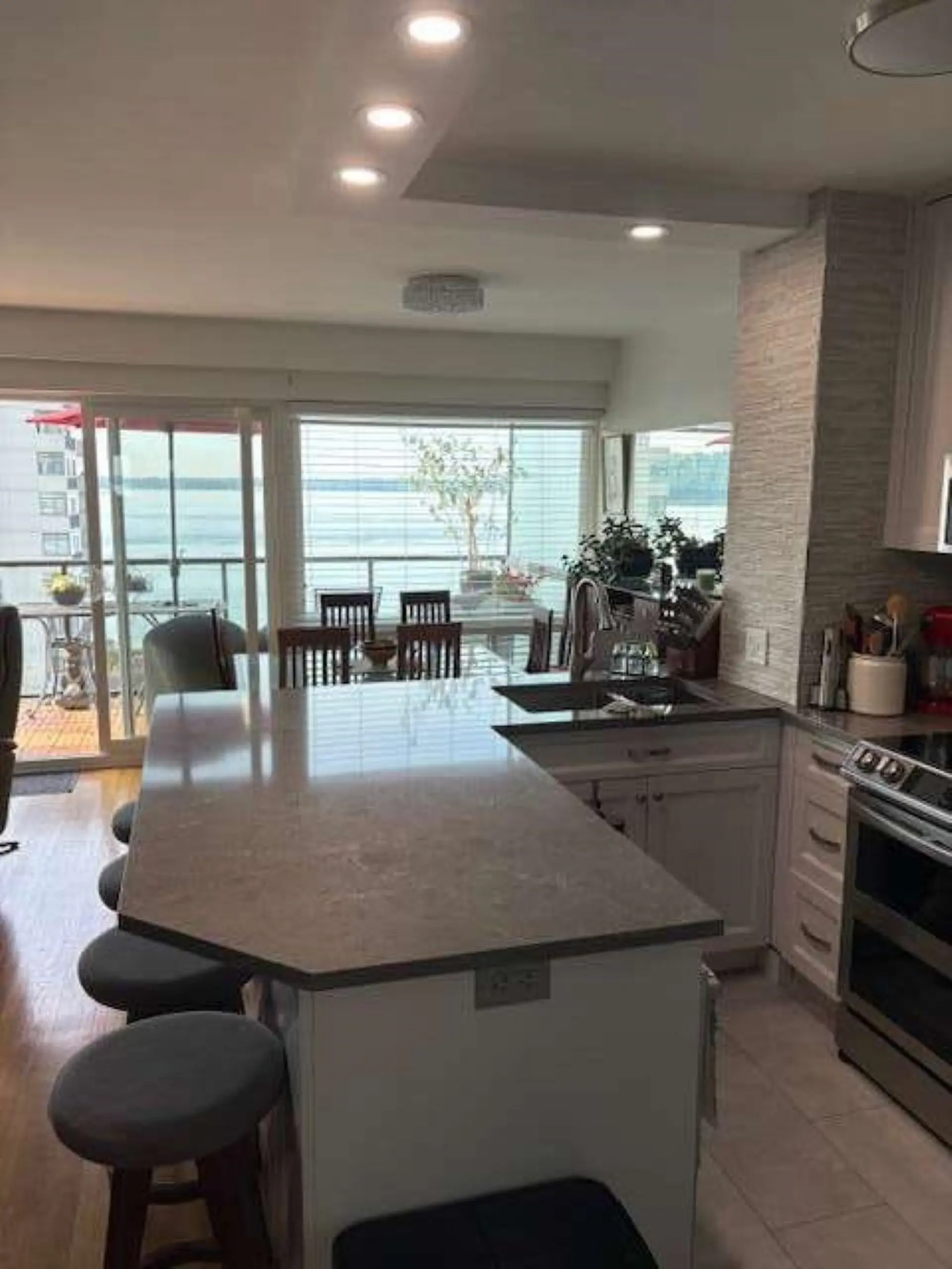 #404 1845 Bellevue Avenue - Image 3