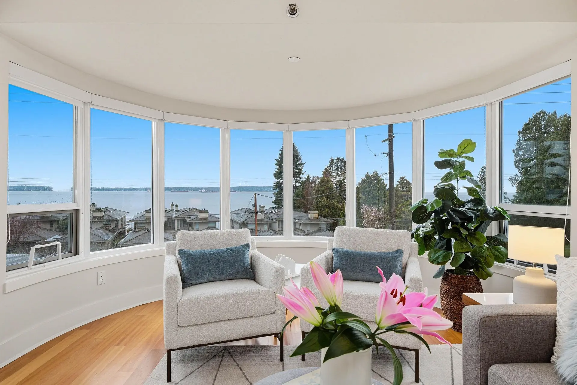 Property at #302 2455 Bellevue Avenue, West Vancouver, BC