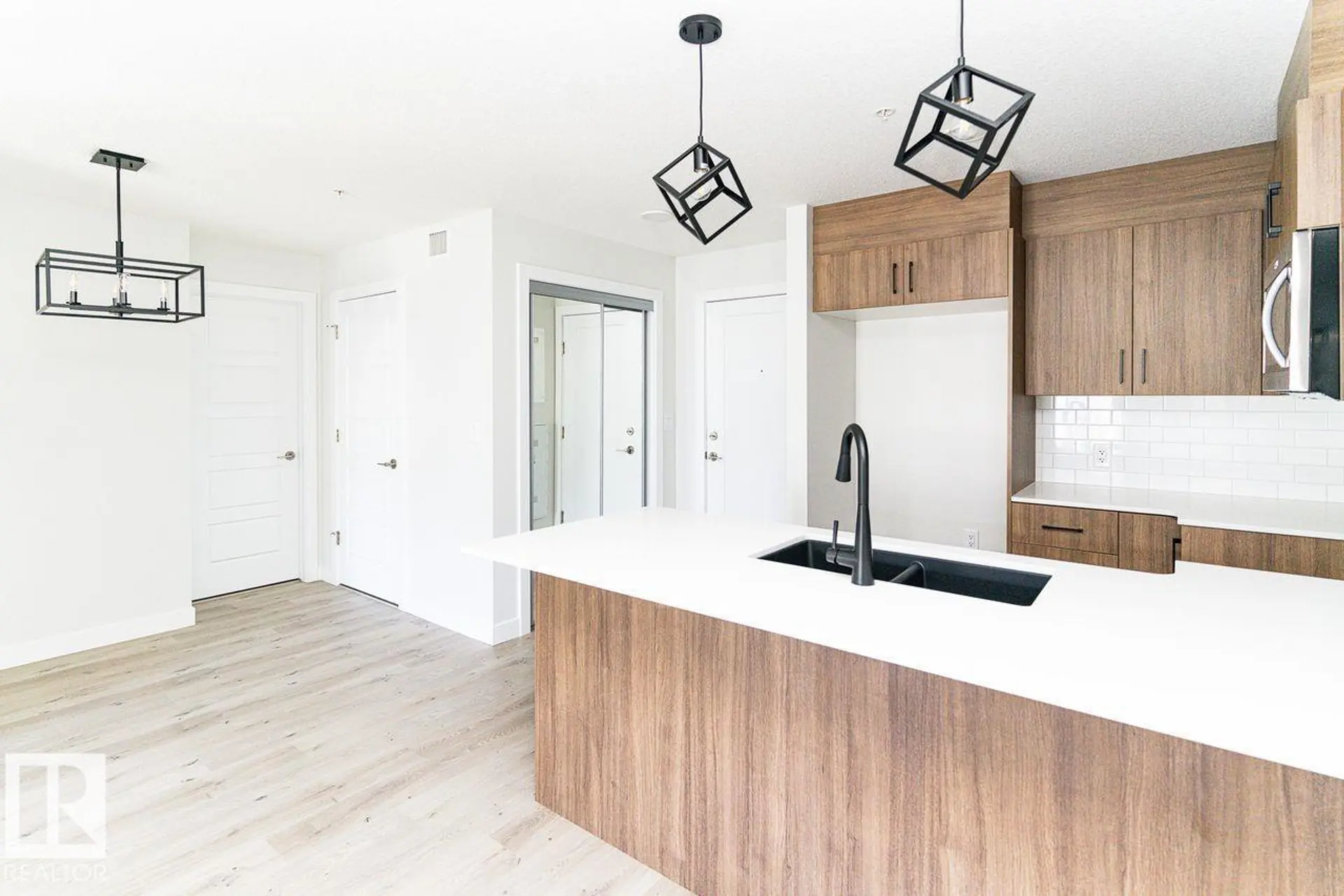 #204 2225 44 AV NW - Image 3