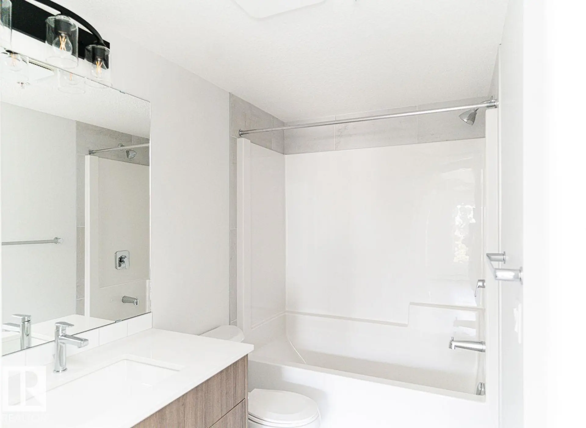 #204 2225 44 AV NW - Image 8