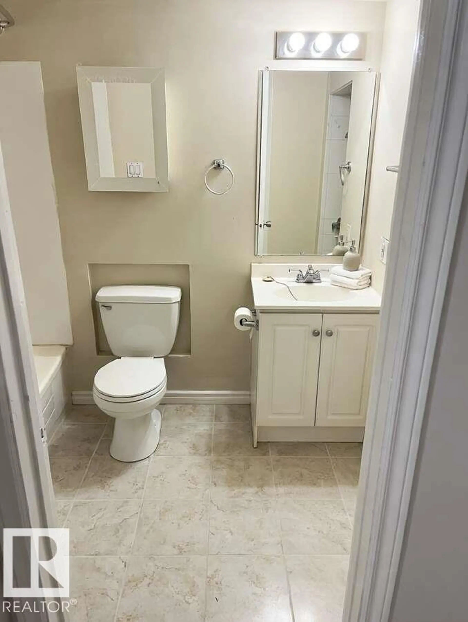 #B2 10620 104 ST NW - Image 11