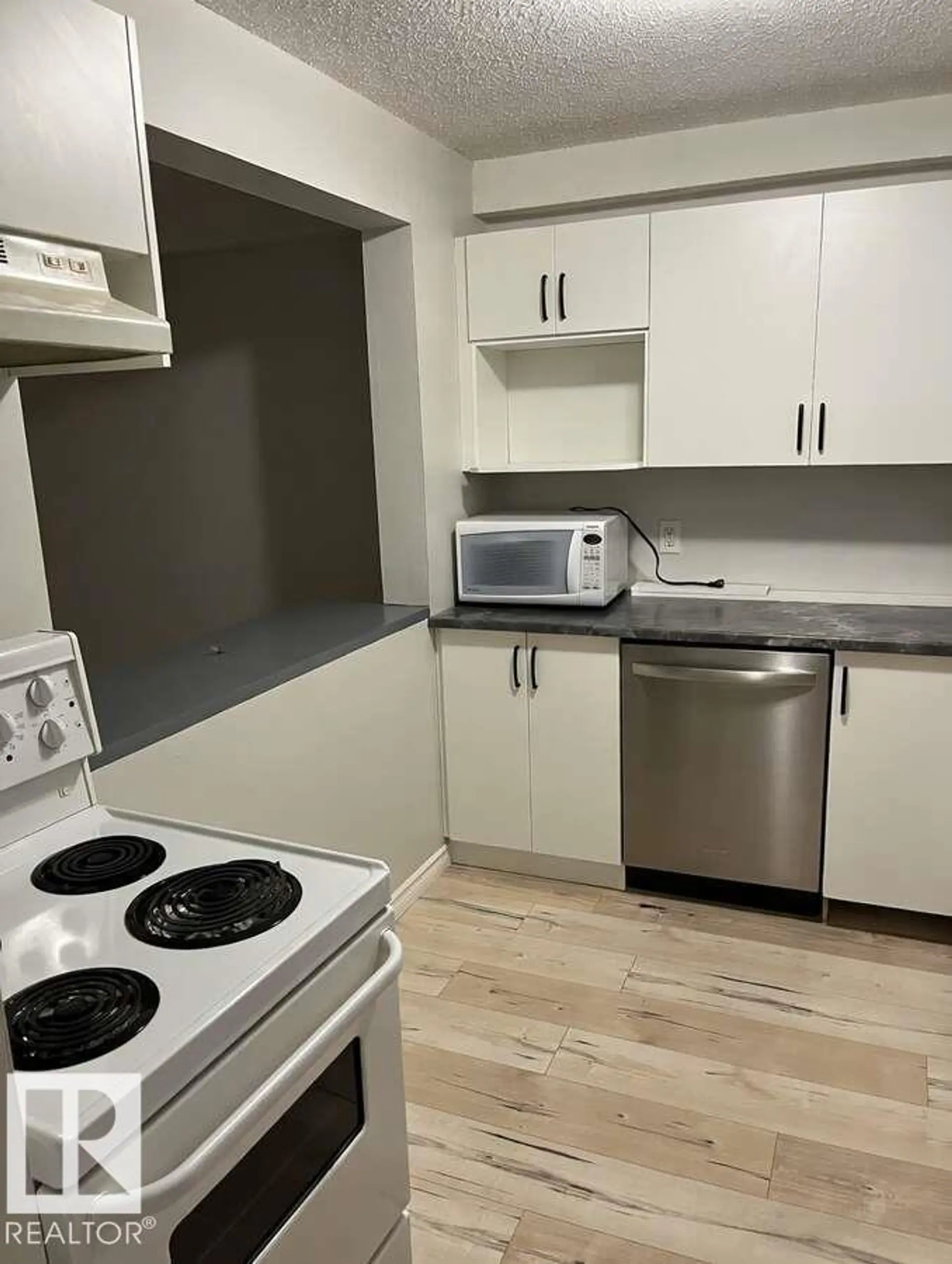 #B2 10620 104 ST NW - Image 4