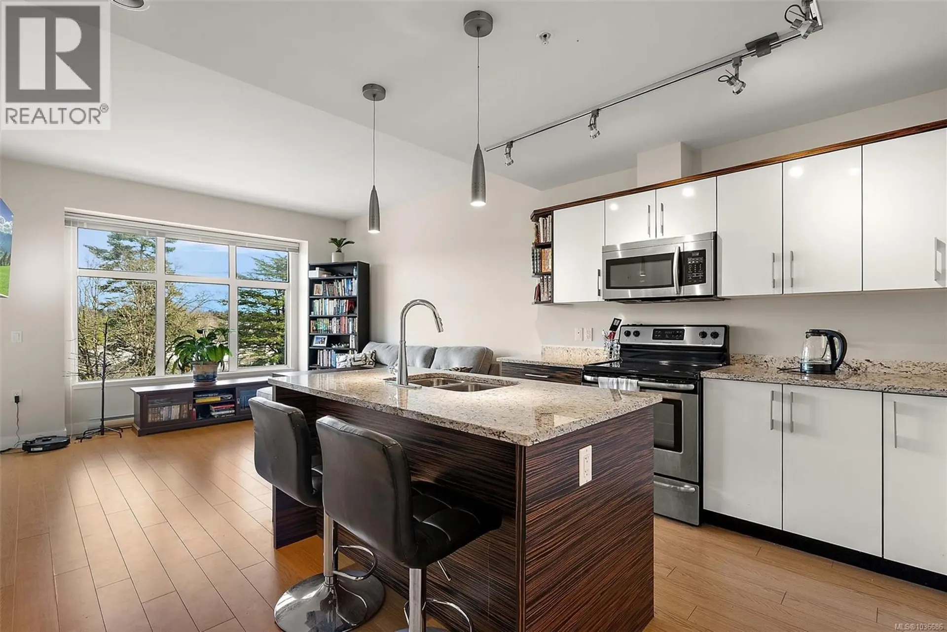 #405 4040 Borden St - Image 2