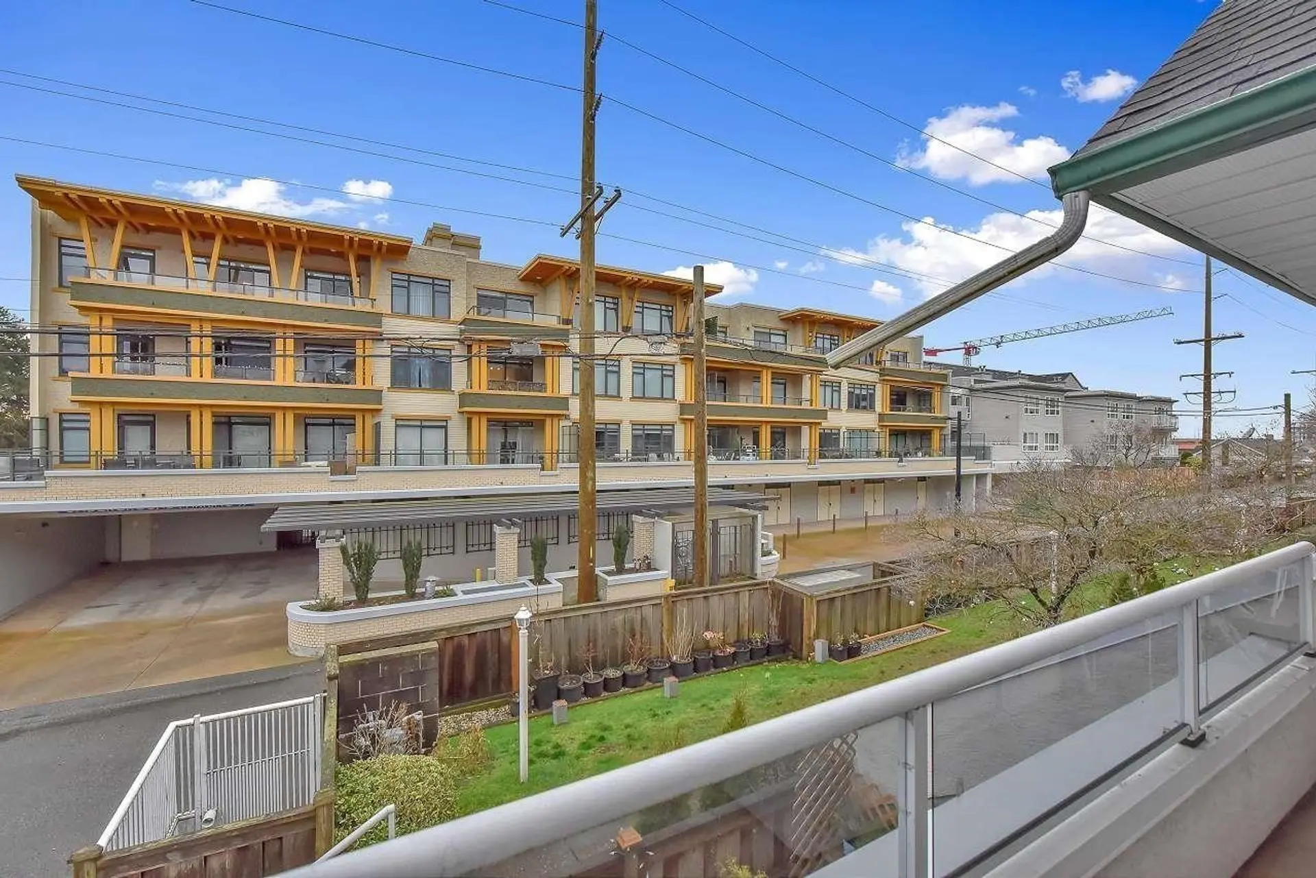 #209 3978 Albert Street - Image 2