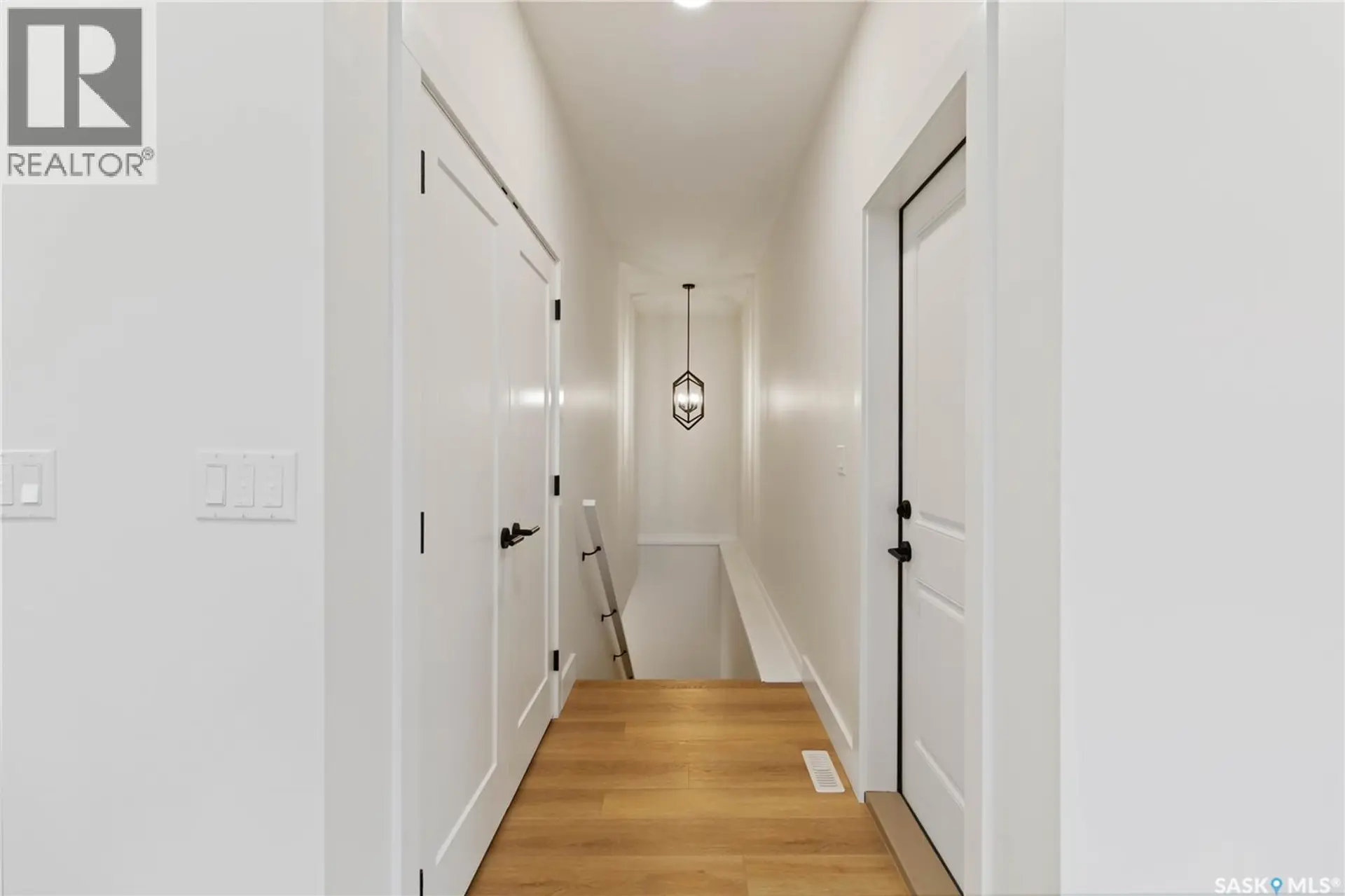 #40 105 Hathway CRESCENT - Image 10