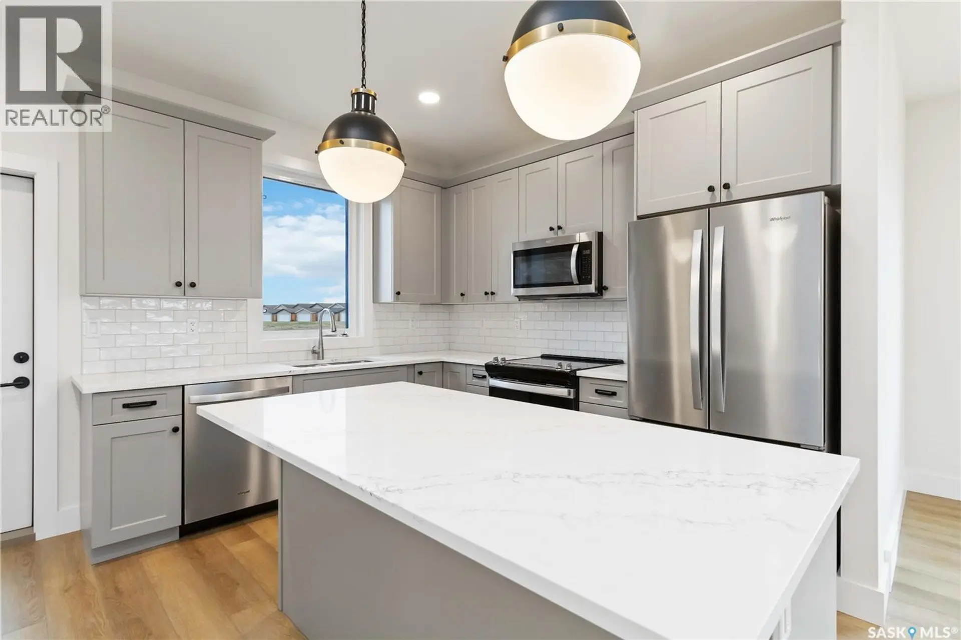 #40 105 Hathway CRESCENT - Image 12