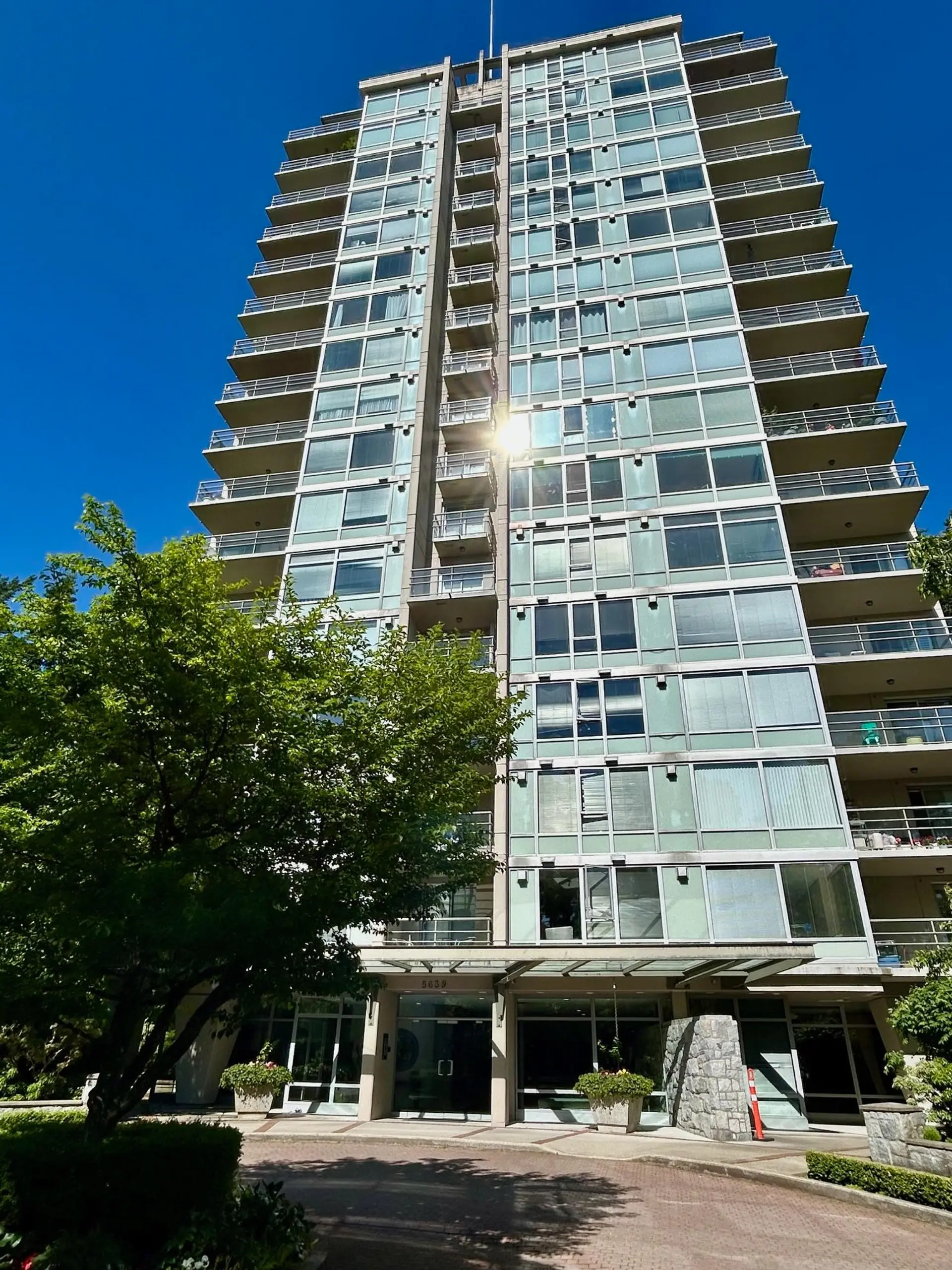 #1306 5639 Hampton Place - Image 9