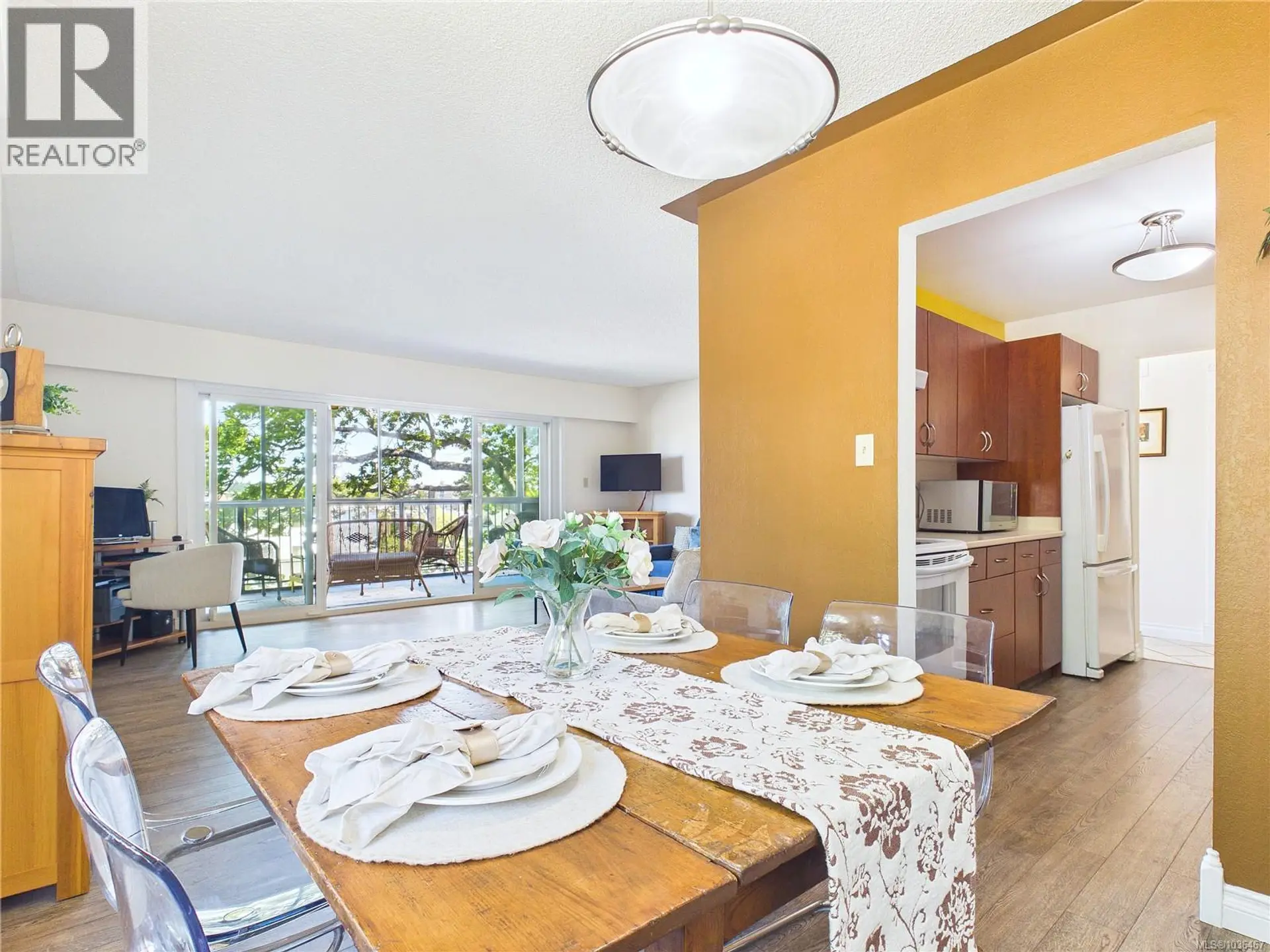Property at #401 1665 Oak Bay Ave, Victoria, BC