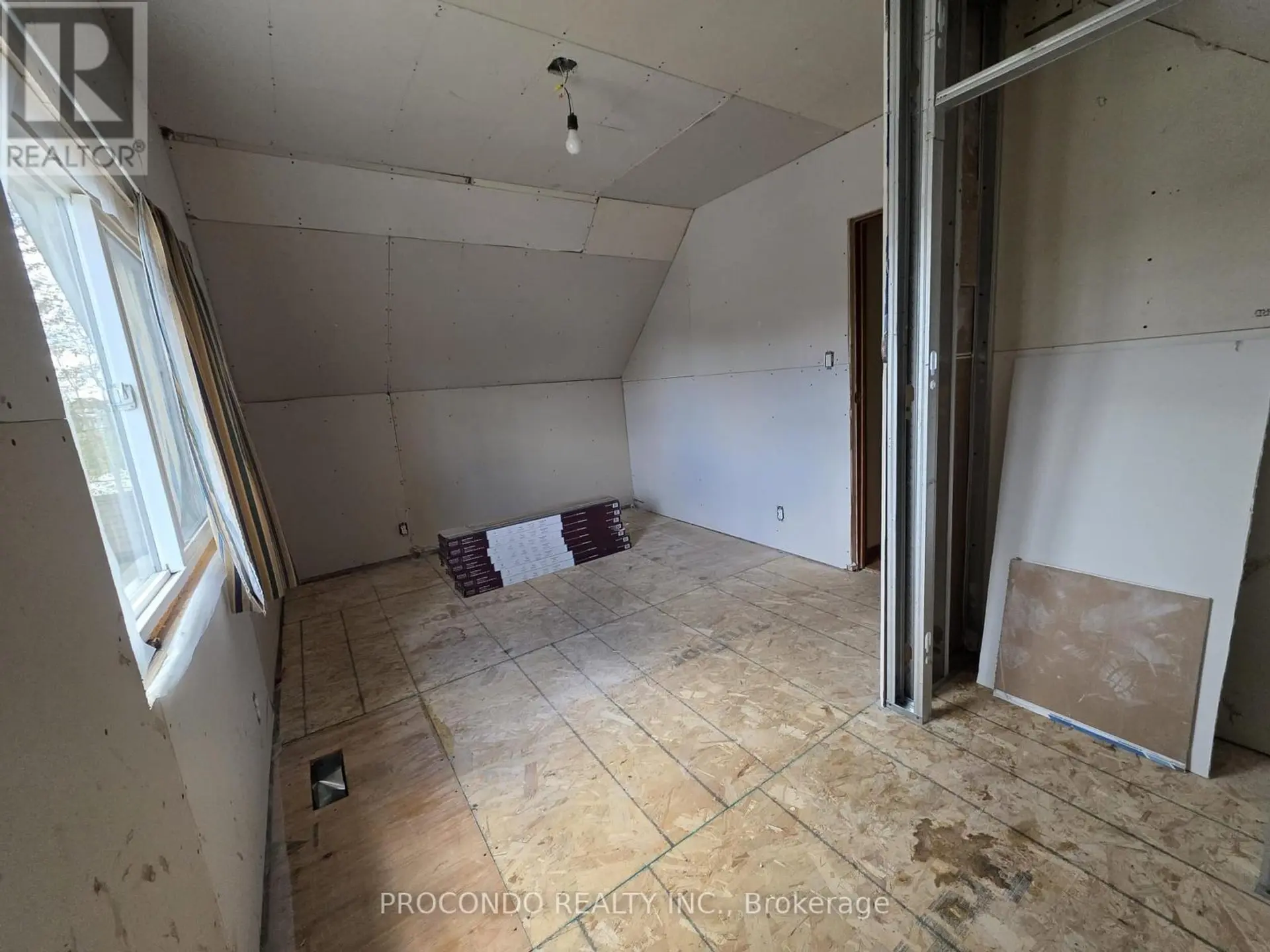 286 HARVIE AVENUE - Image 13
