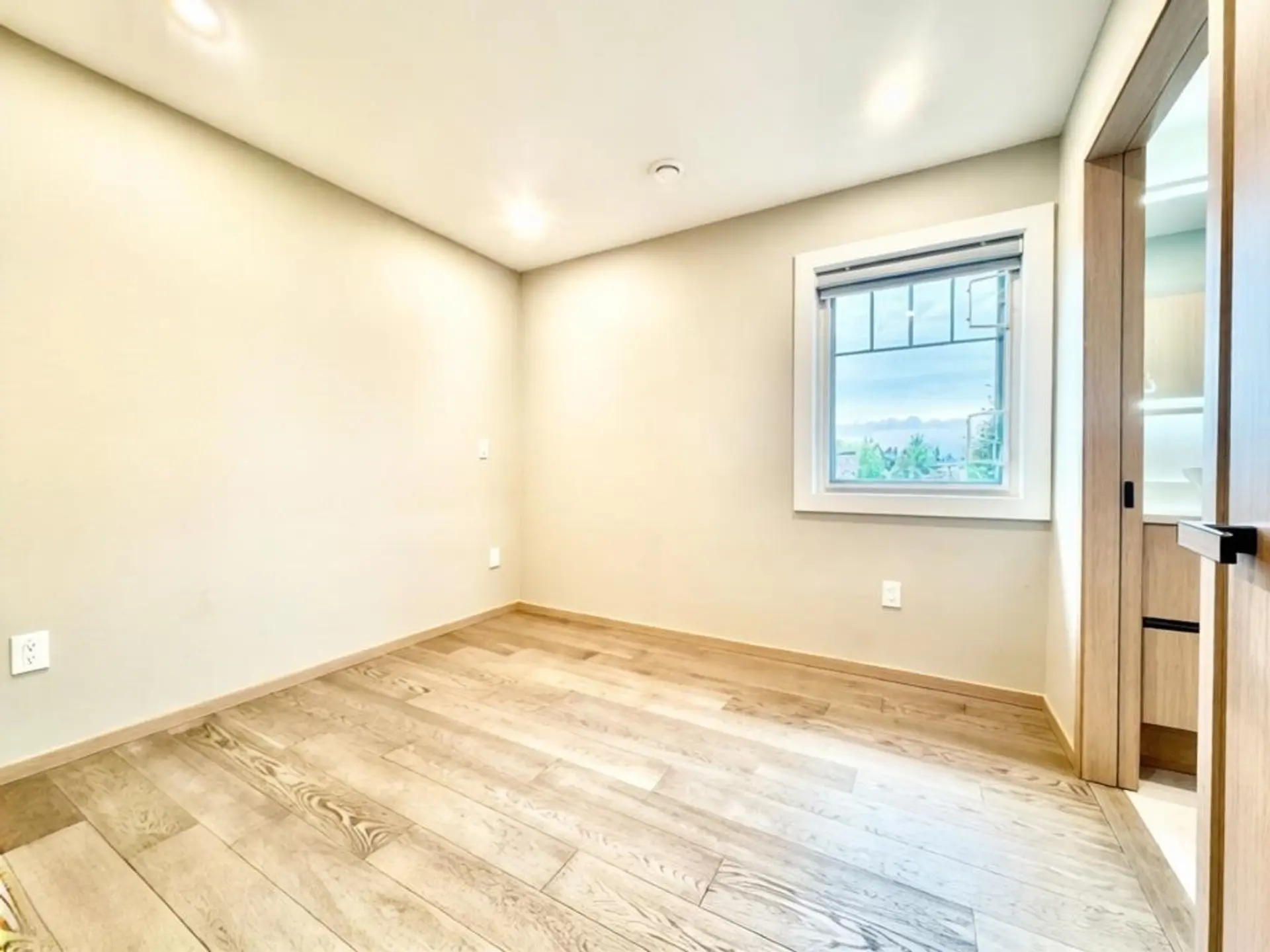 5218 Rupert Street - Image 7