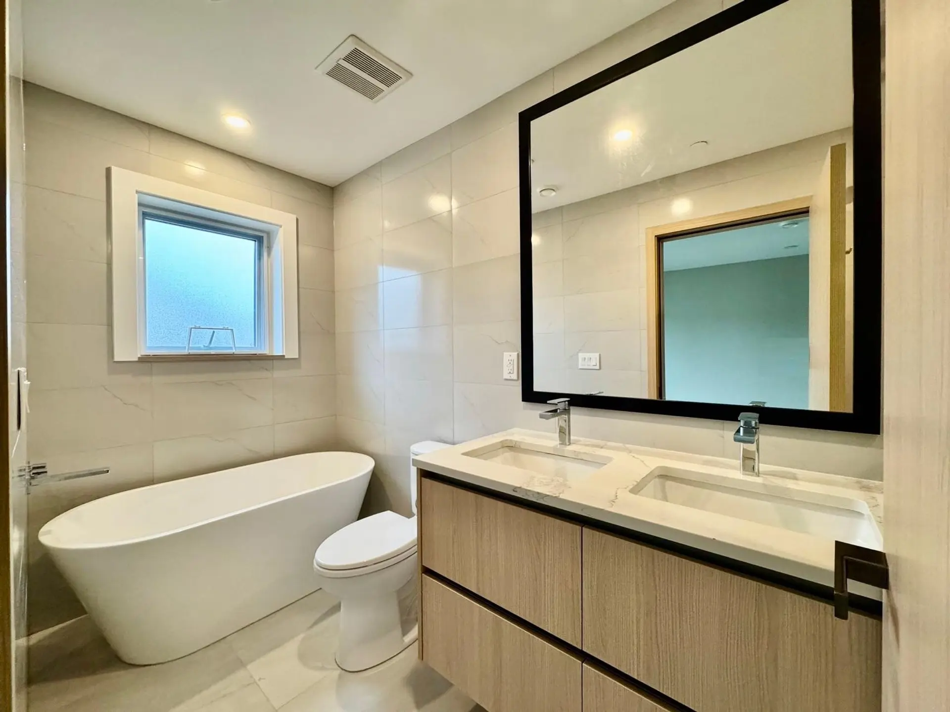 5218 Rupert Street - Image 10