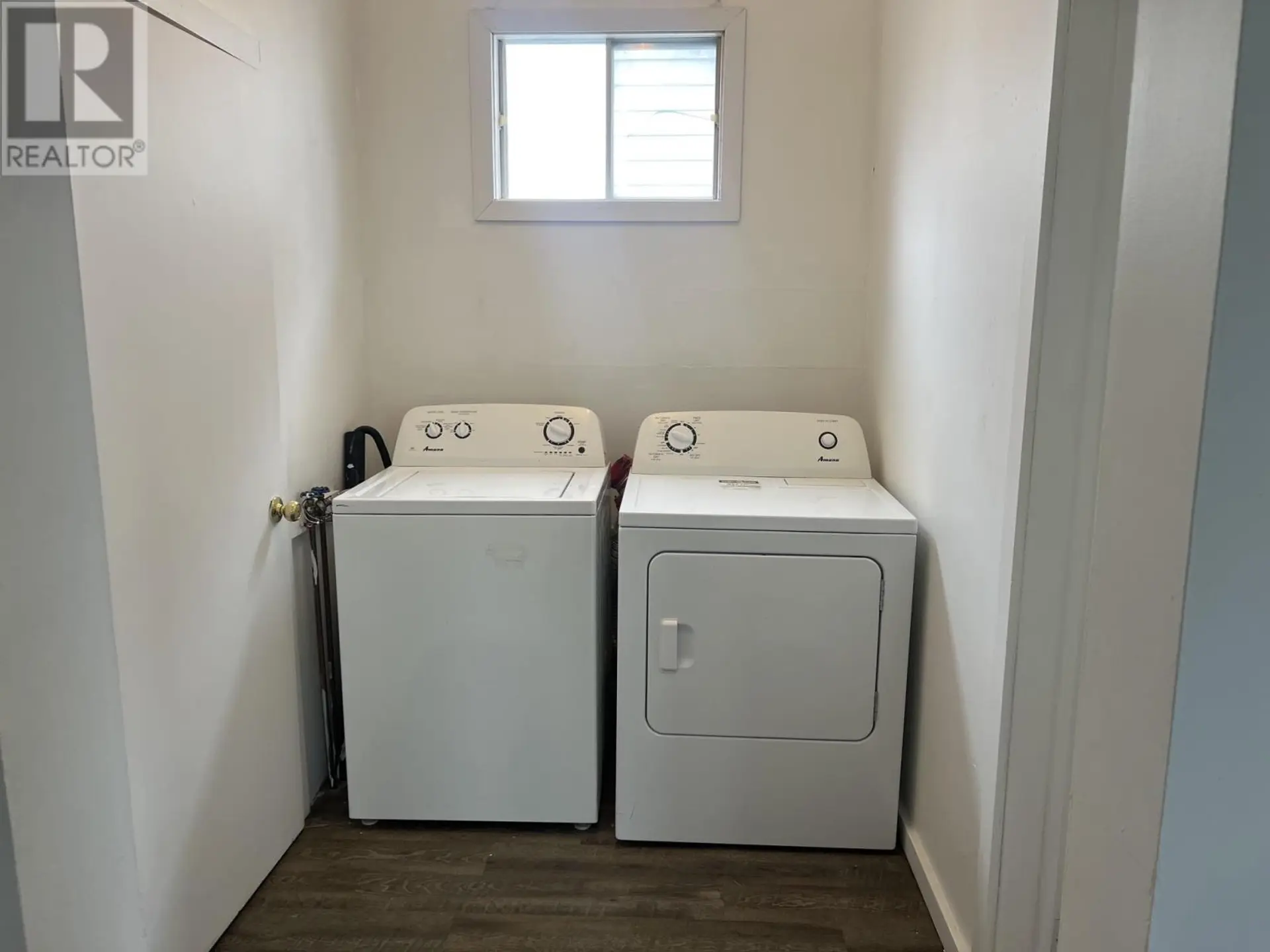 209 Wellington ST - Image 11