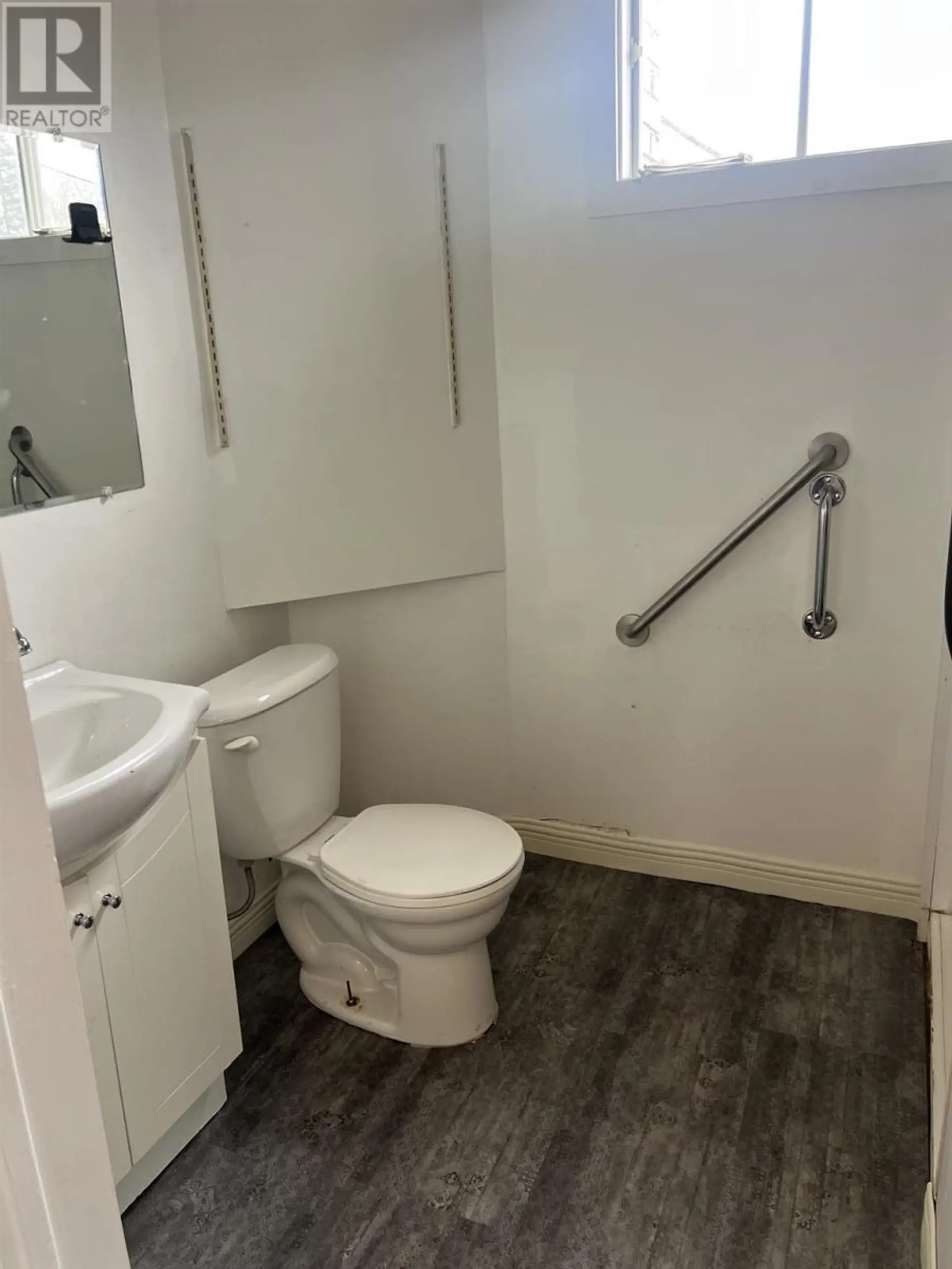 209 Wellington ST - Image 12