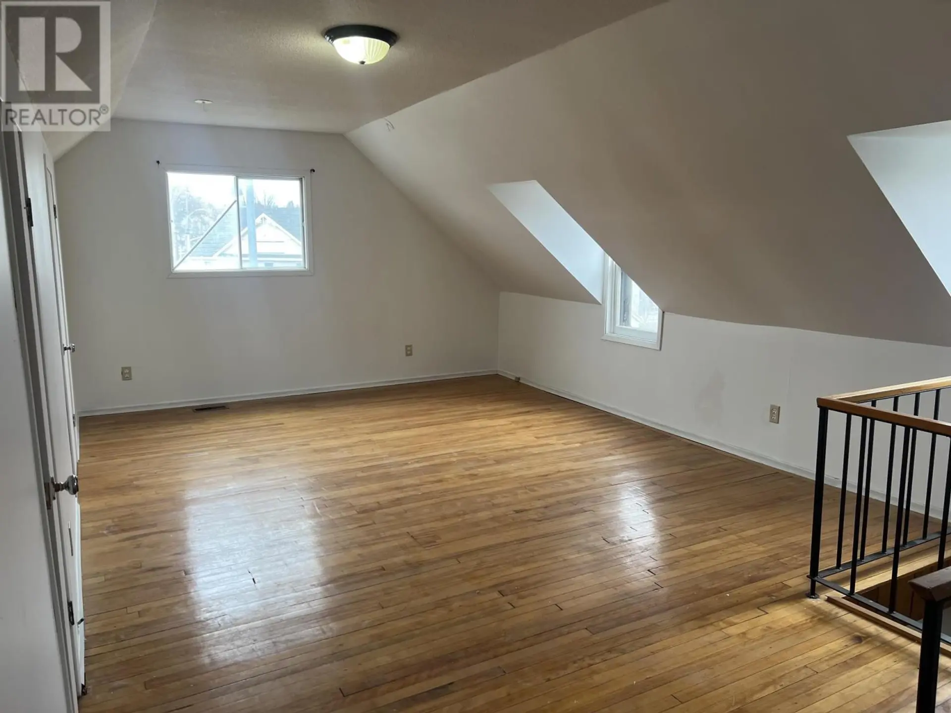 209 Wellington ST - Image 14