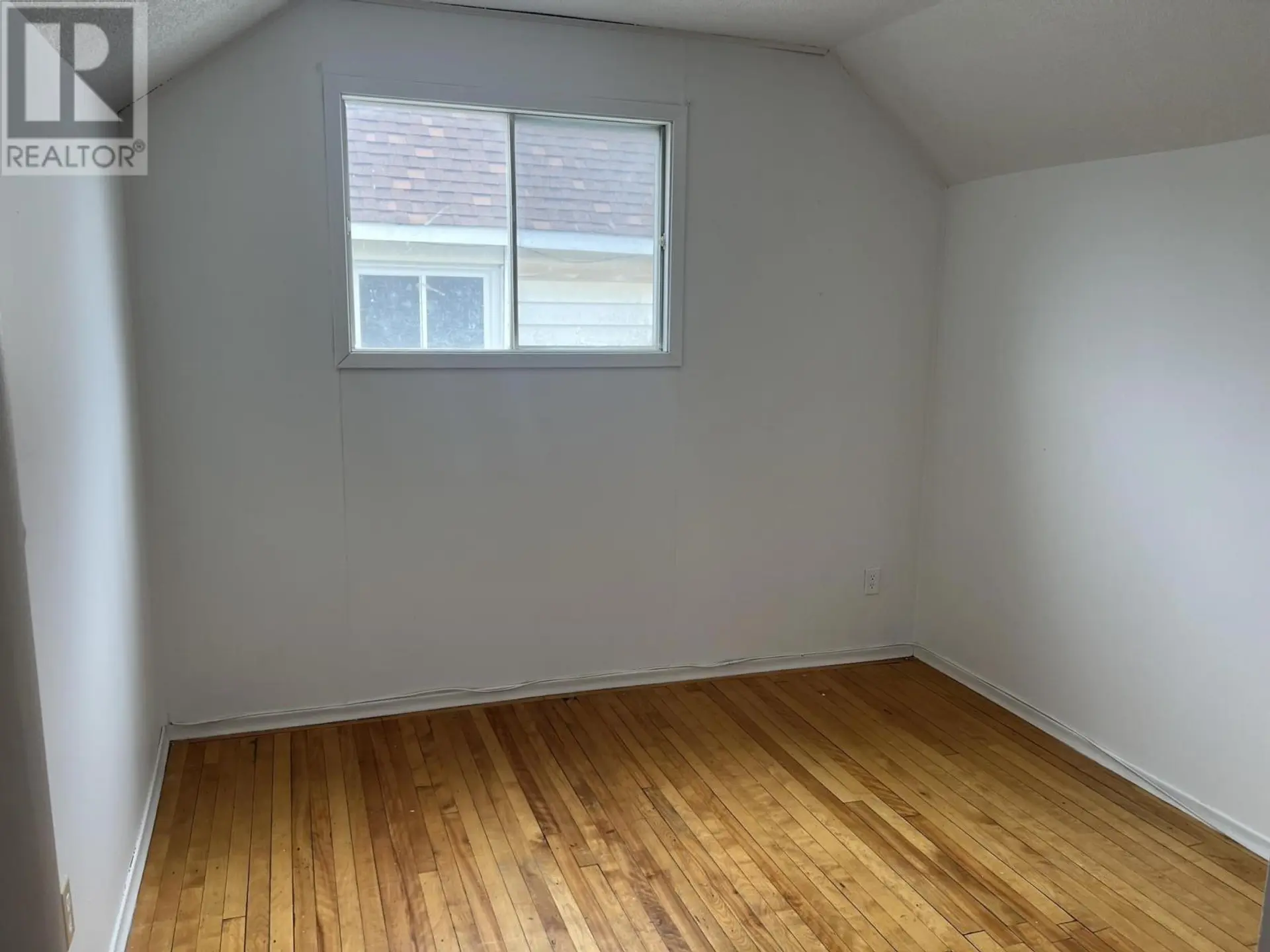 209 Wellington ST - Image 16
