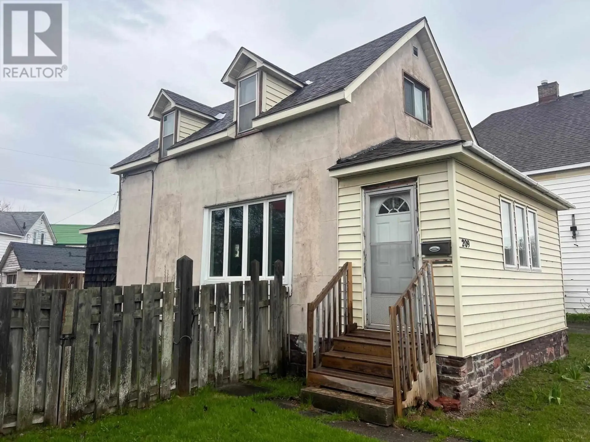 209 Wellington ST - Image 2