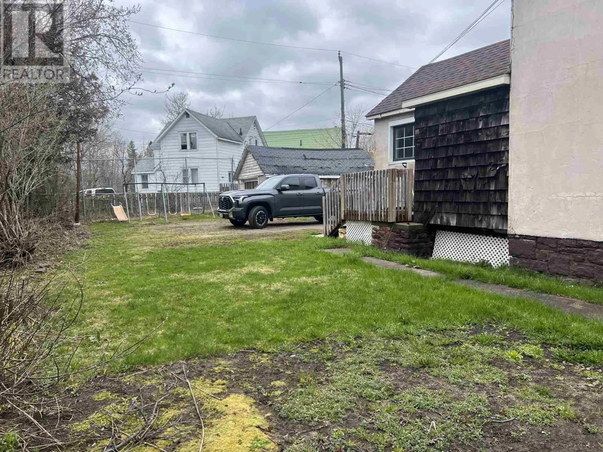 209 Wellington ST - Image 4