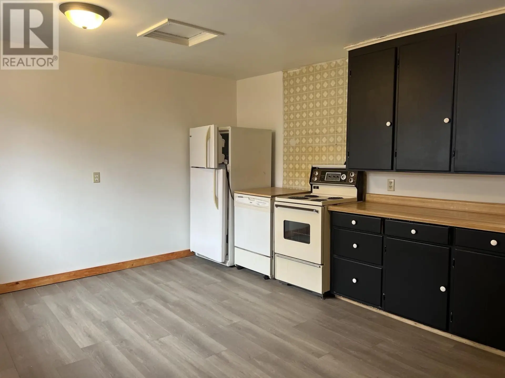 209 Wellington ST - Image 6