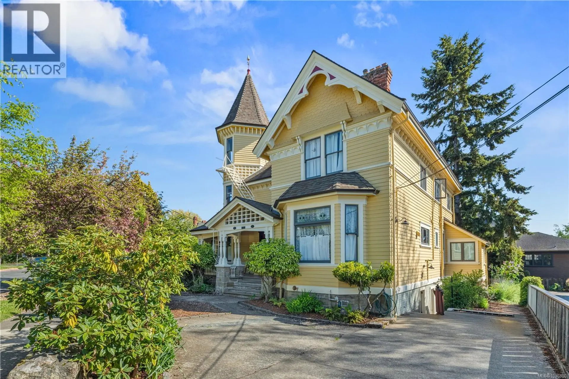 Property at 1171 Rockland Ave, Victoria, BC