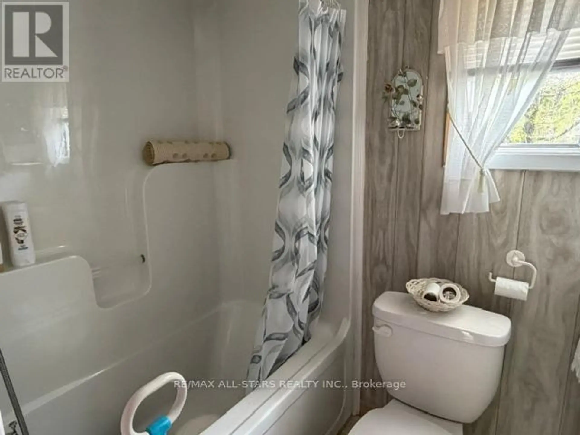 480 KENNEDY DRIVE - Image 11