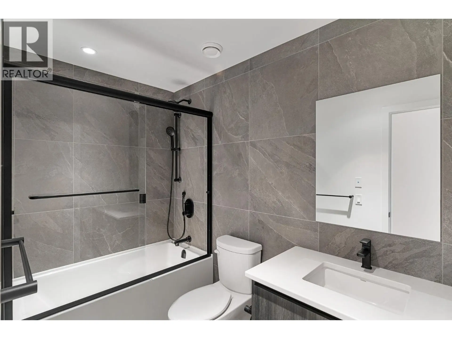 #317 3051 Abbott Street - Image 9