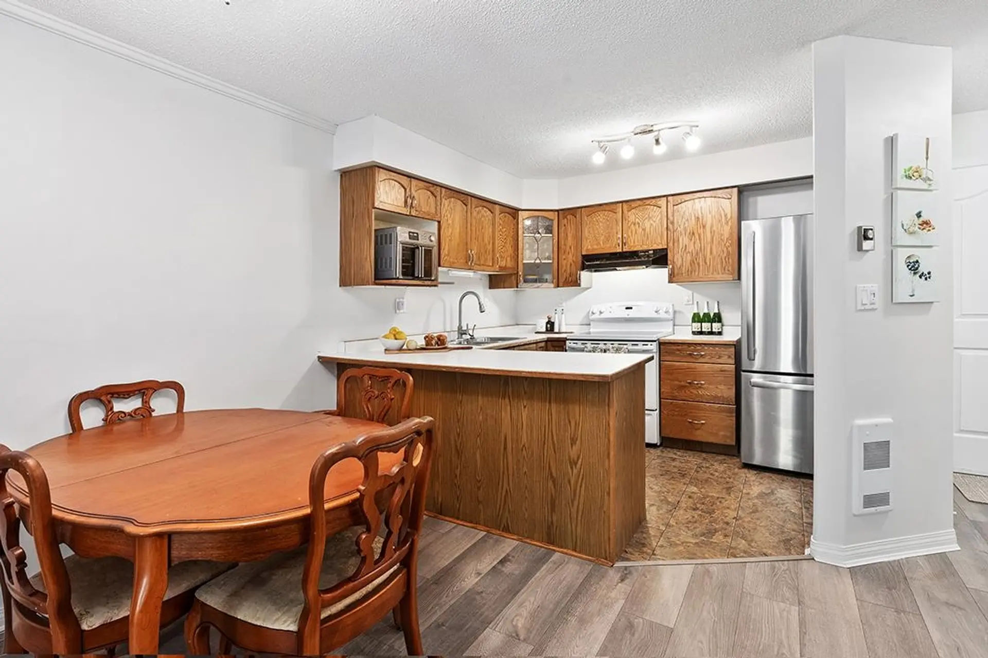#102 74 Miner Street - Image 8