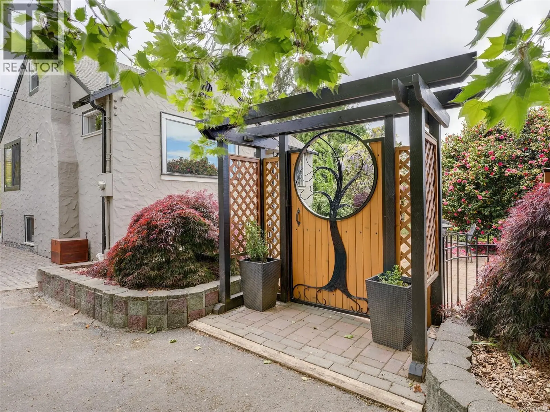 Property at 164 St. Giles St, View Royal, BC
