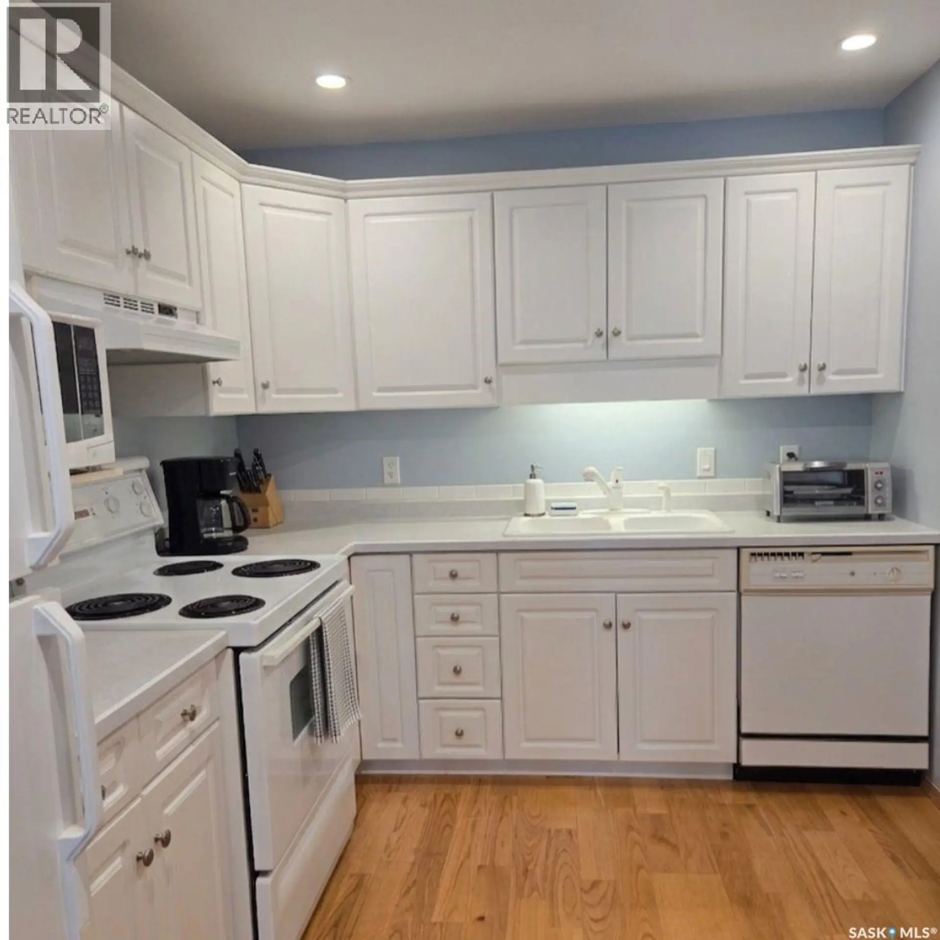 #205 2244 SMITH STREET - Image 2