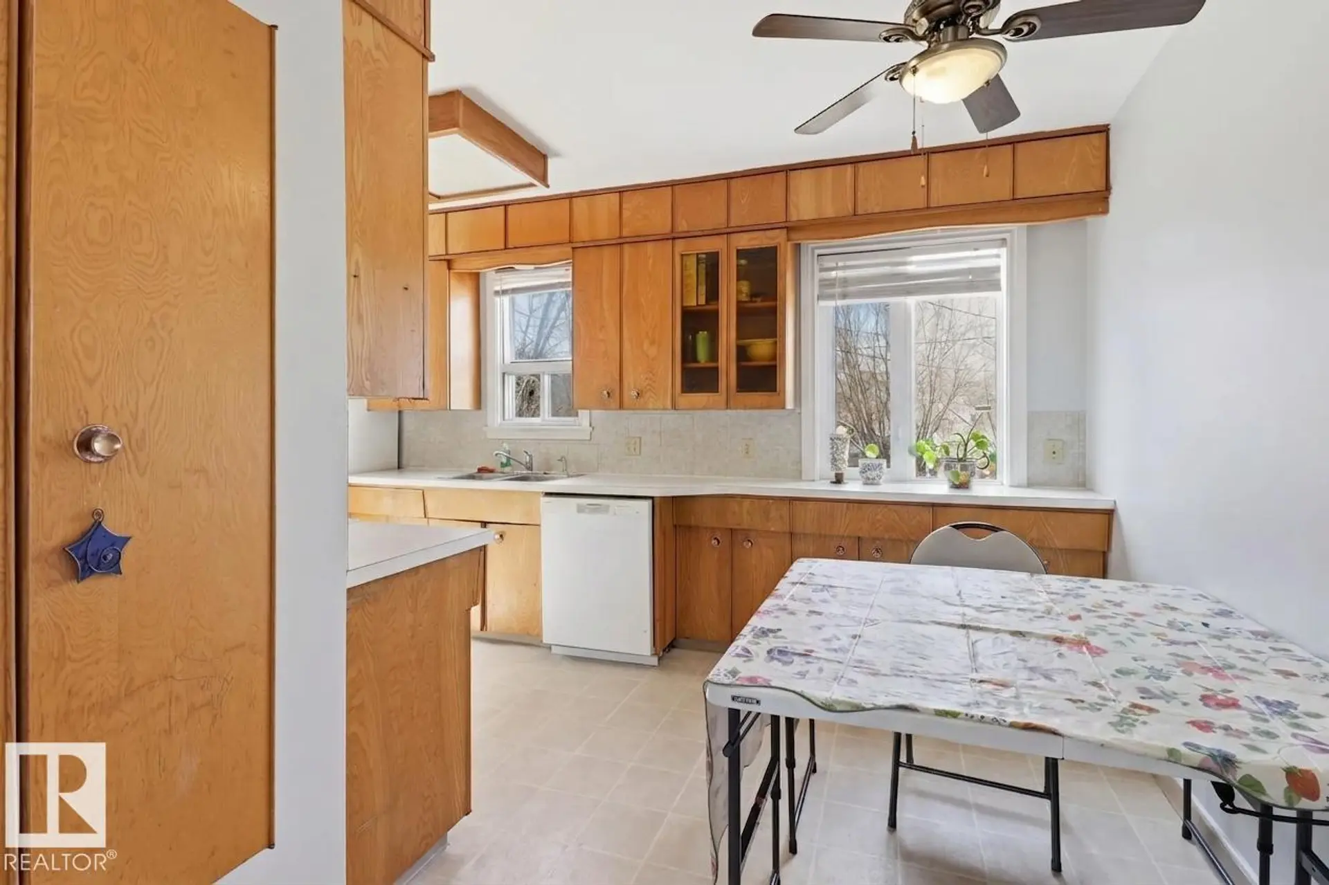 9206 / 9208 90 ST NW - Image 5