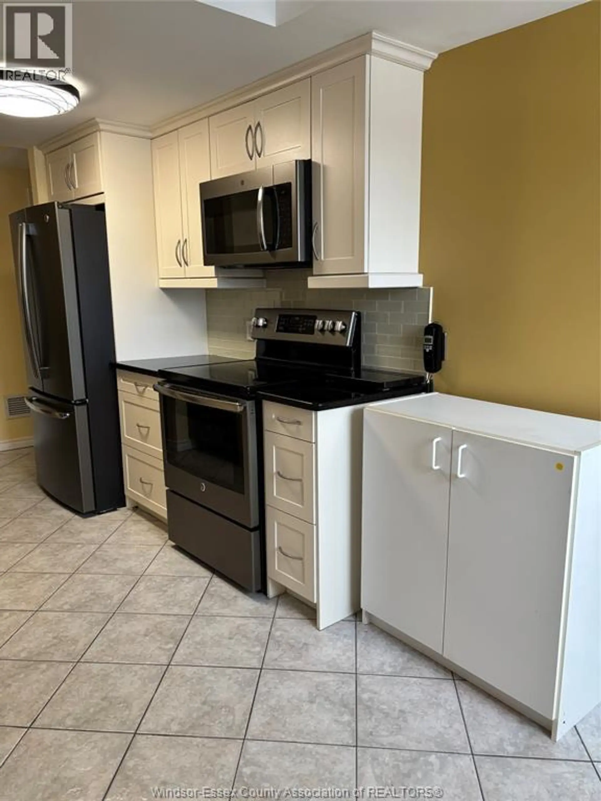 #203 8335 WYANDOTTE STREET East - Image 4