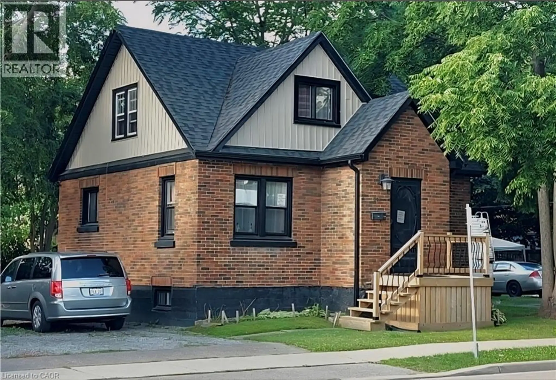206 ROBINSON Street - Image 1