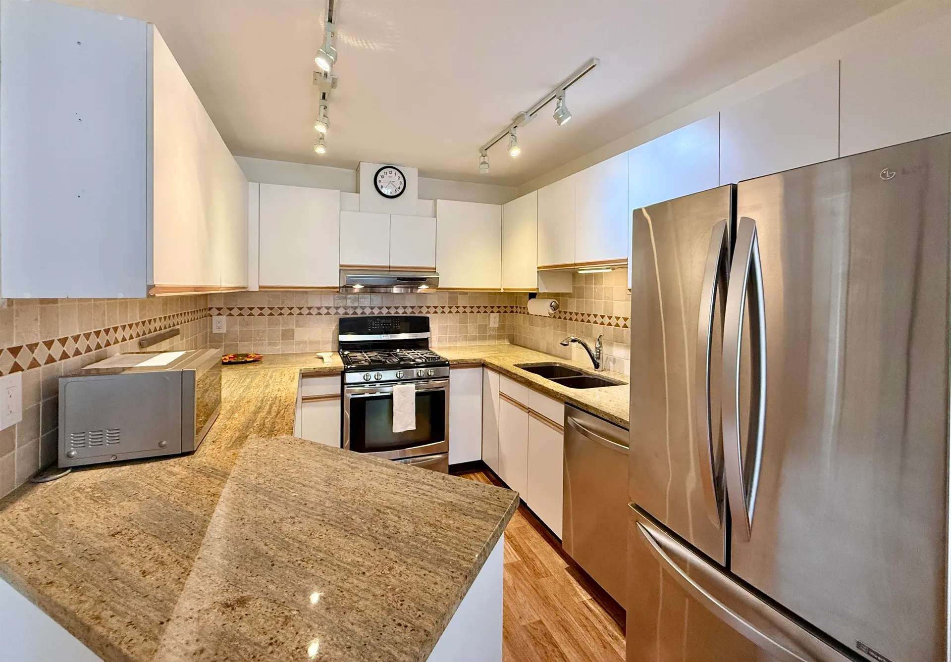 #3 699 Dougall Road - Image 6