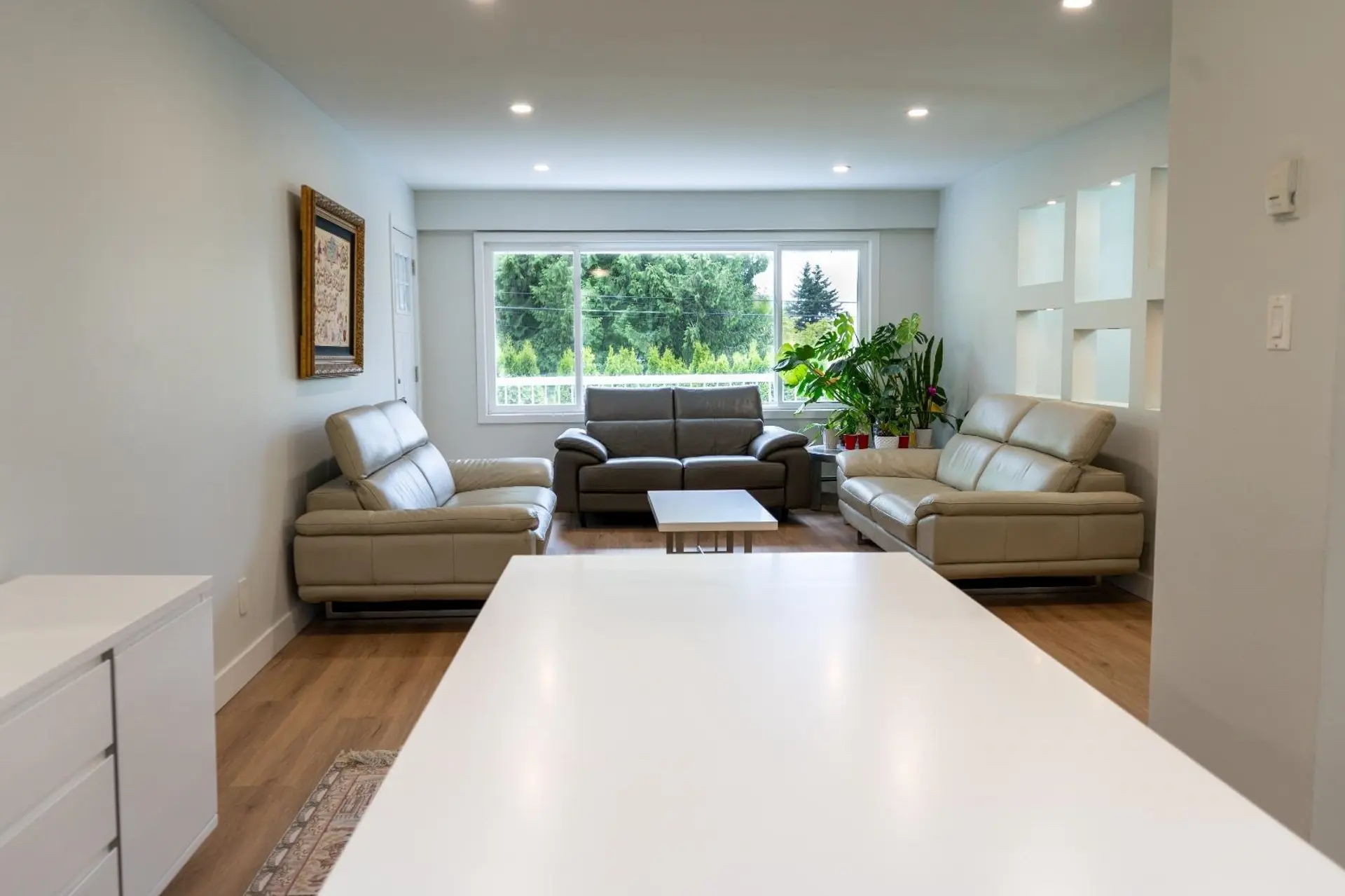 356 W Queens Road - Image 2