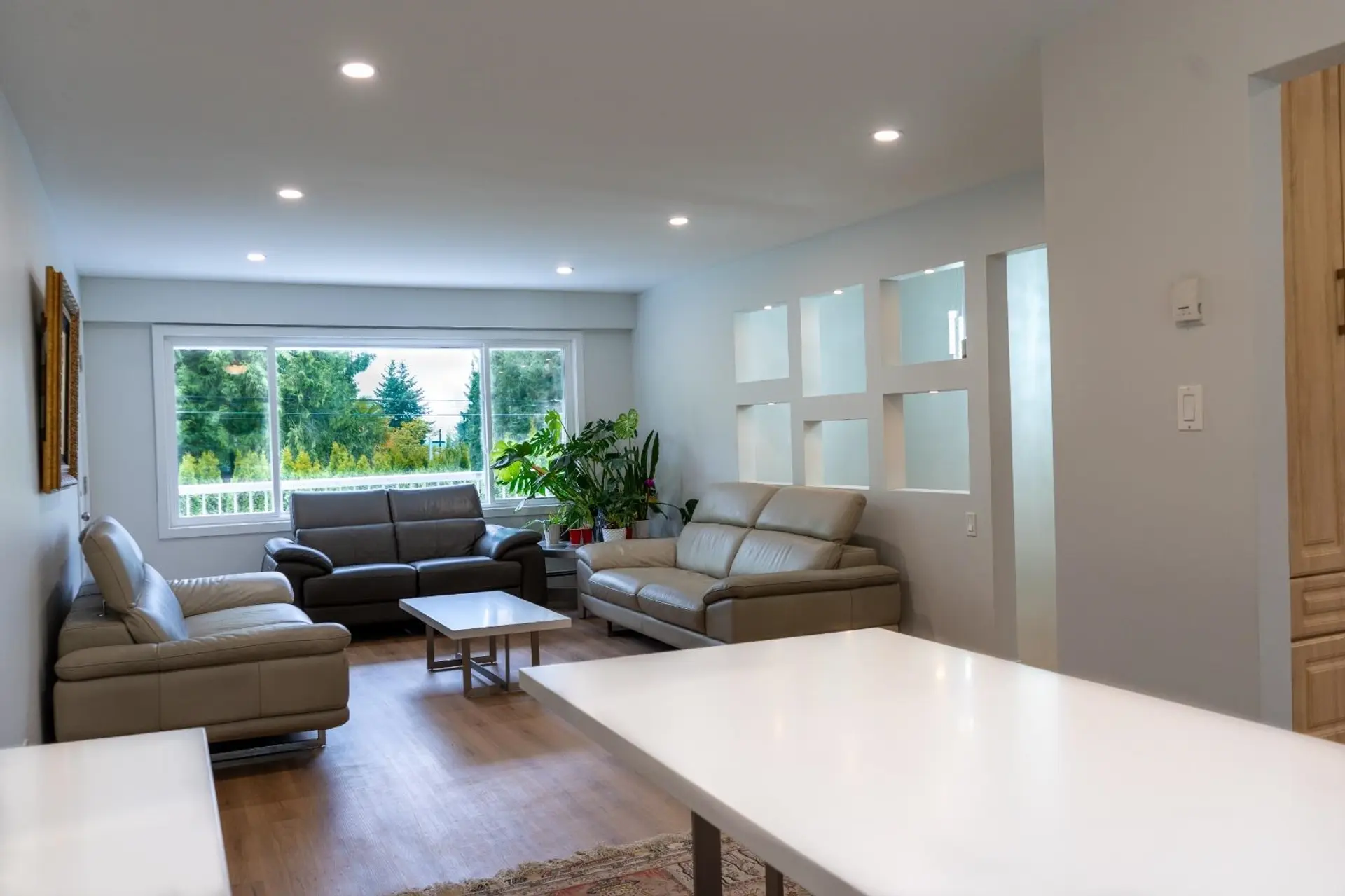 356 W Queens Road - Image 18
