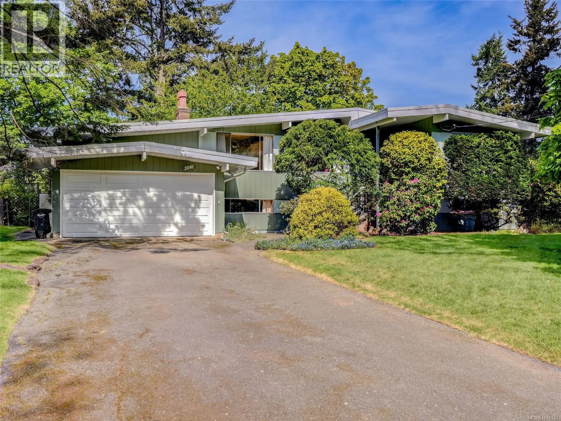 Property at 2041 Ferndale Rd, Saanich, BC