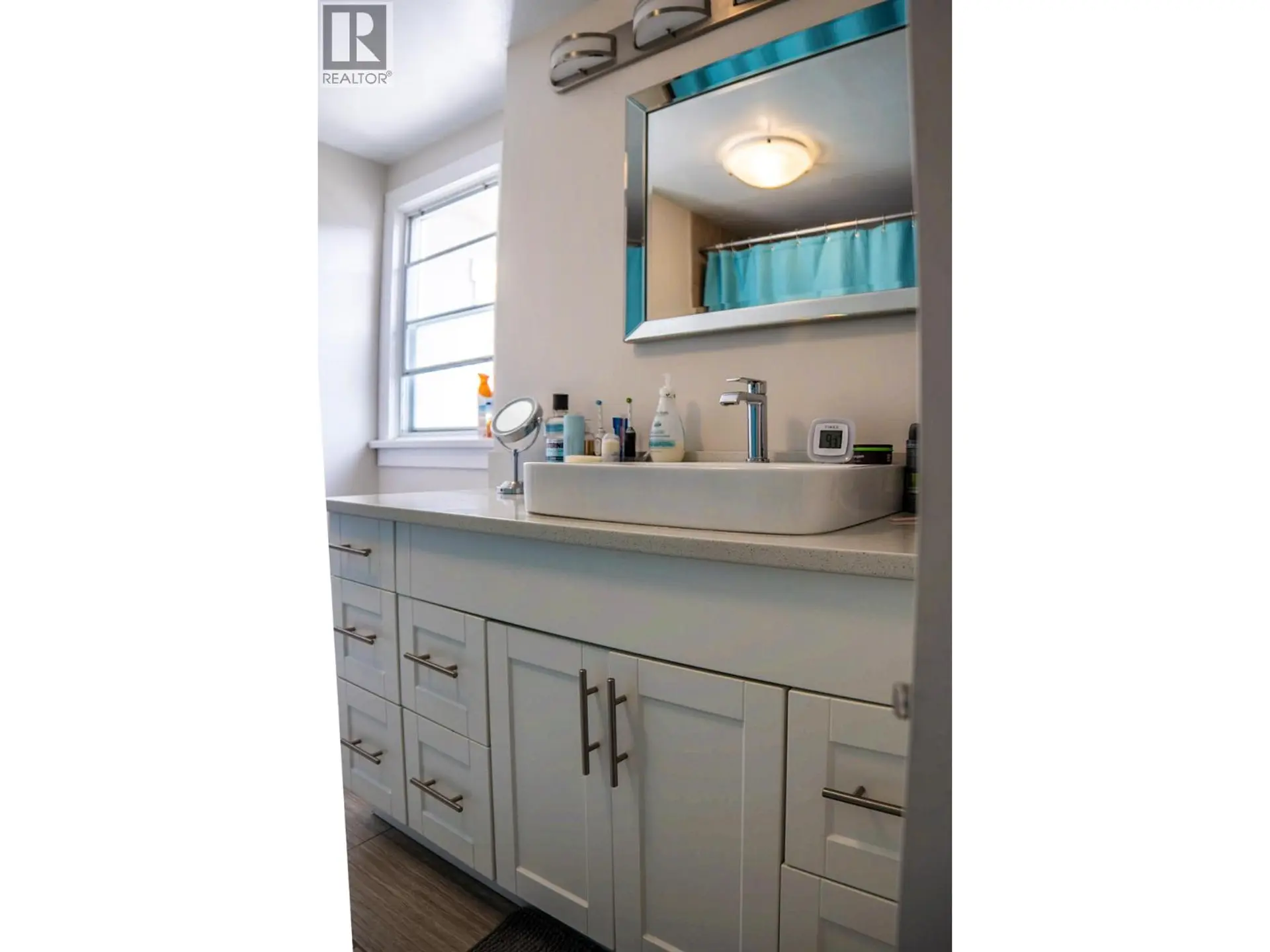 724 SCHOOL Avenue - Image 10