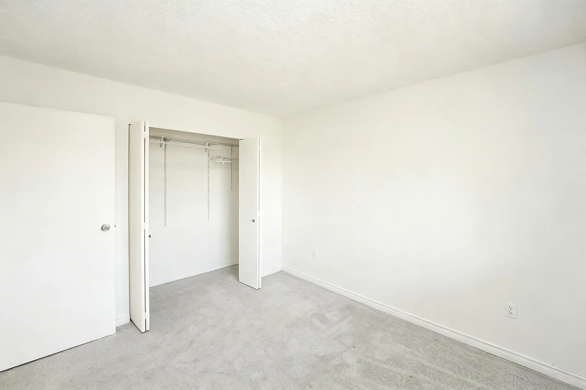 #413 8120 Colonial Drive - Image 5