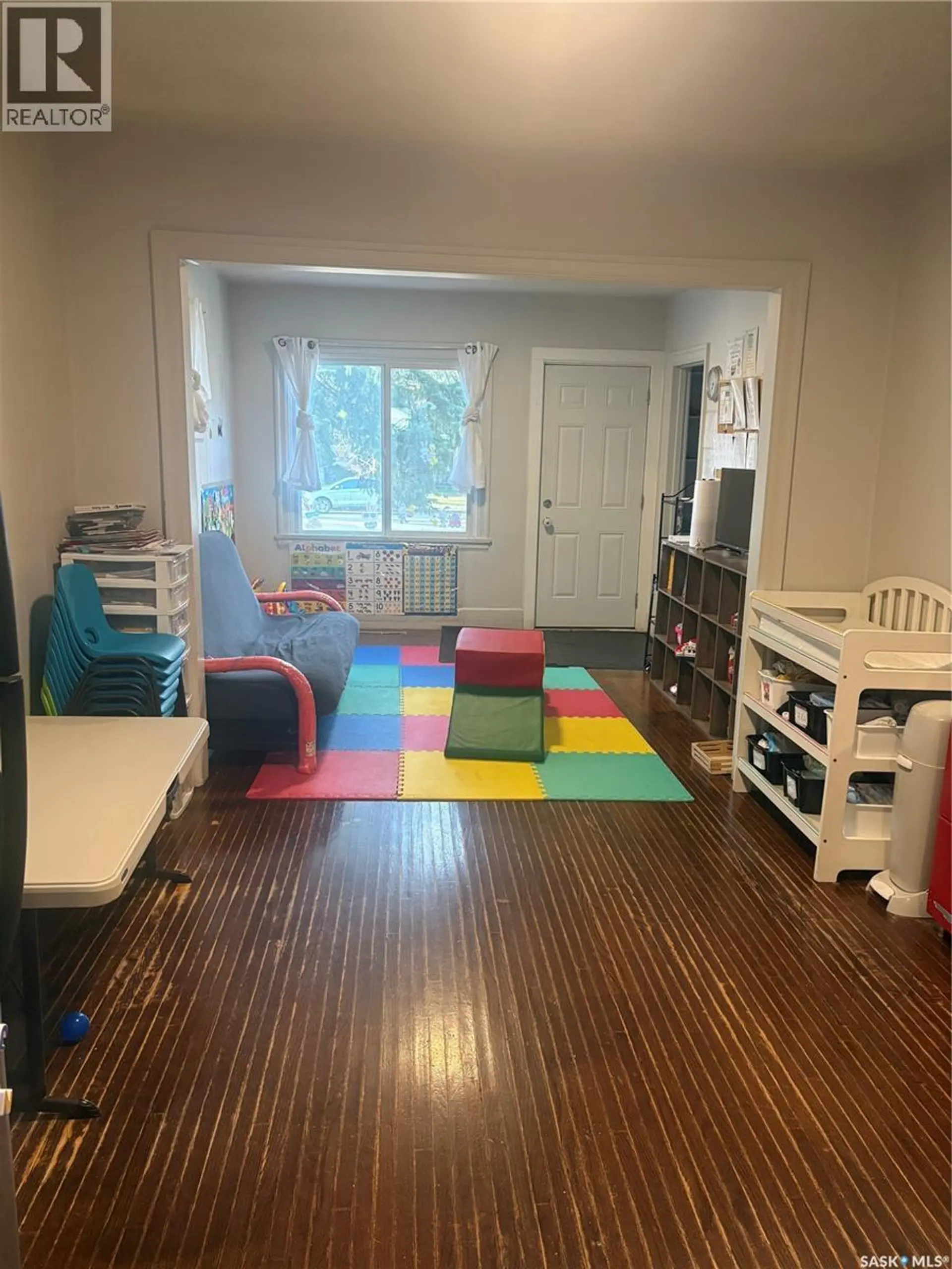 718 8th STREET E - Image 2