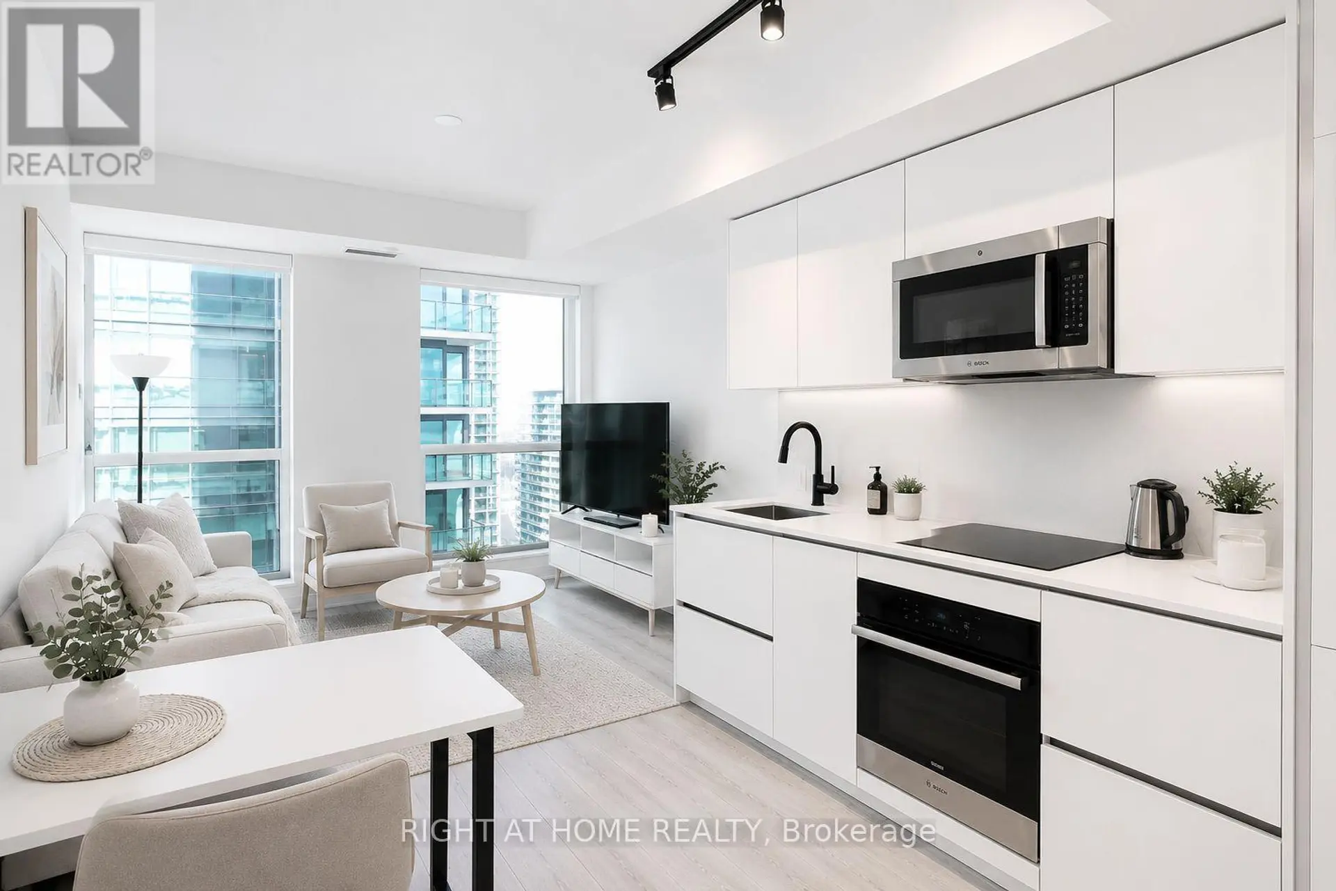 #1505 327 KING STREET - Image 3