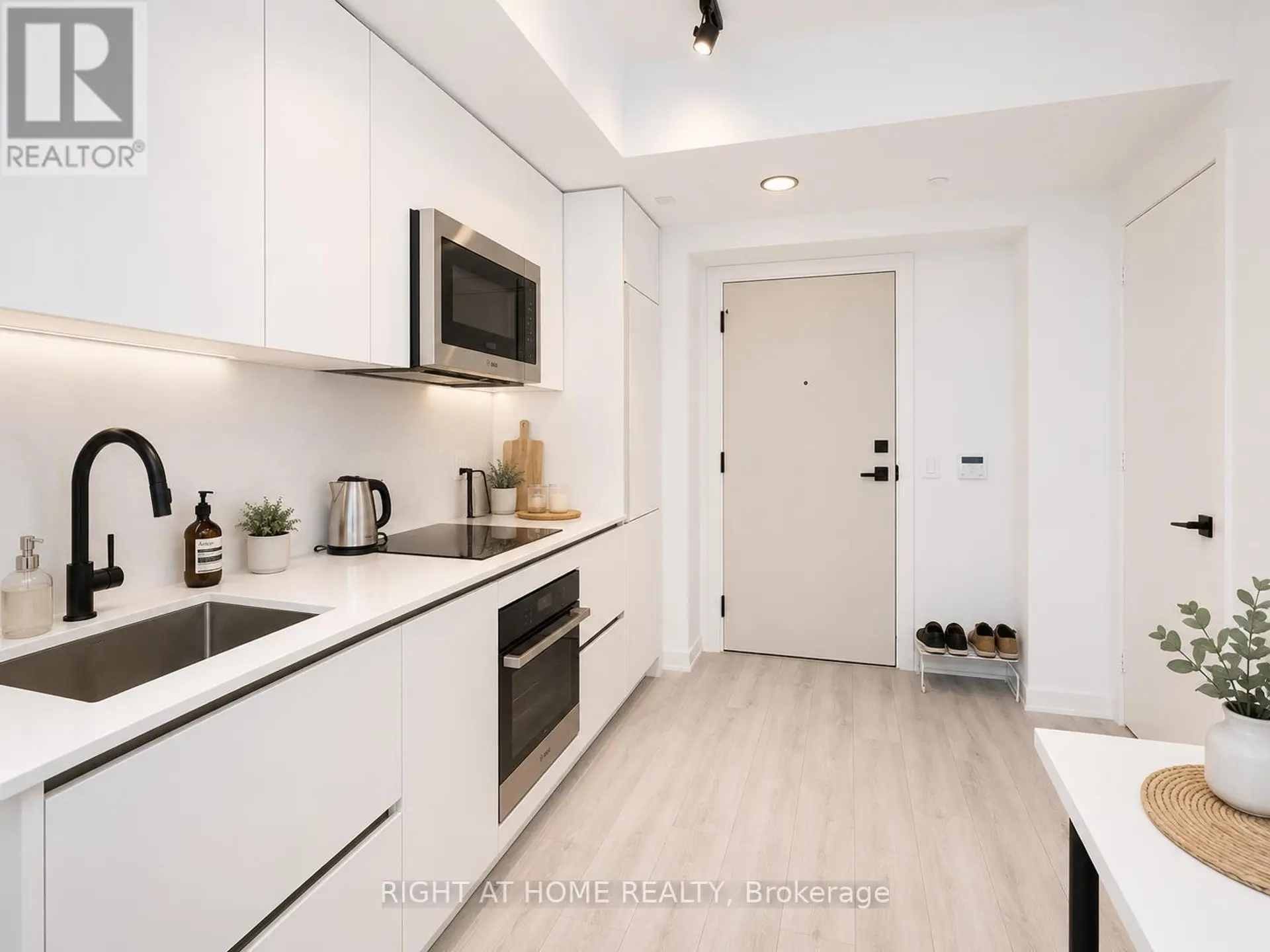 #1505 327 KING STREET - Image 5