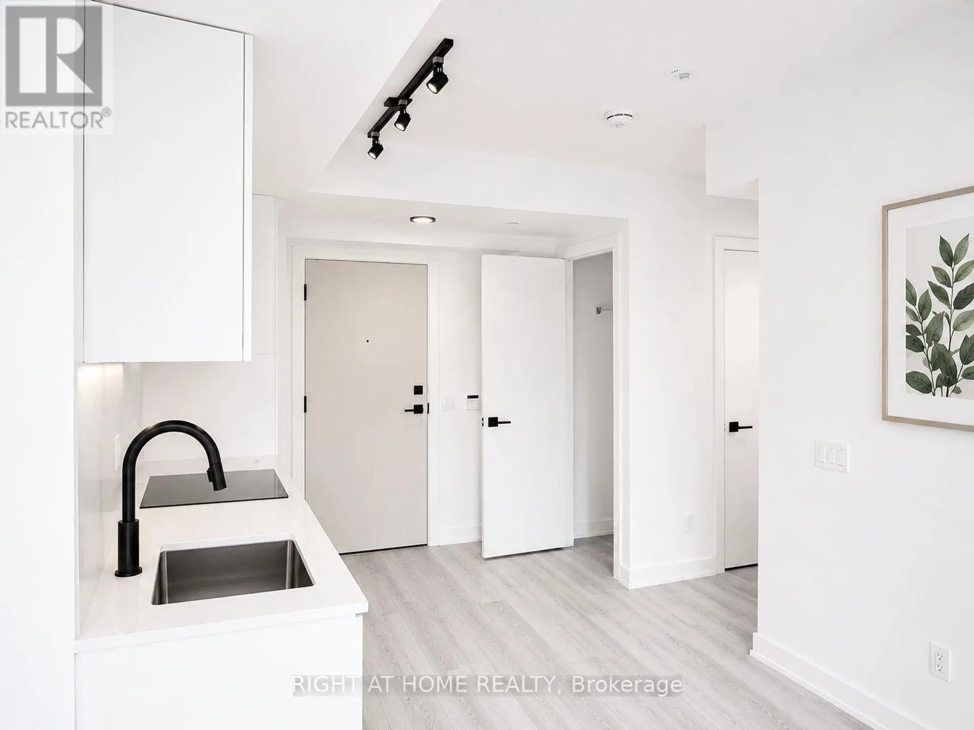 #1505 327 KING STREET - Image 6