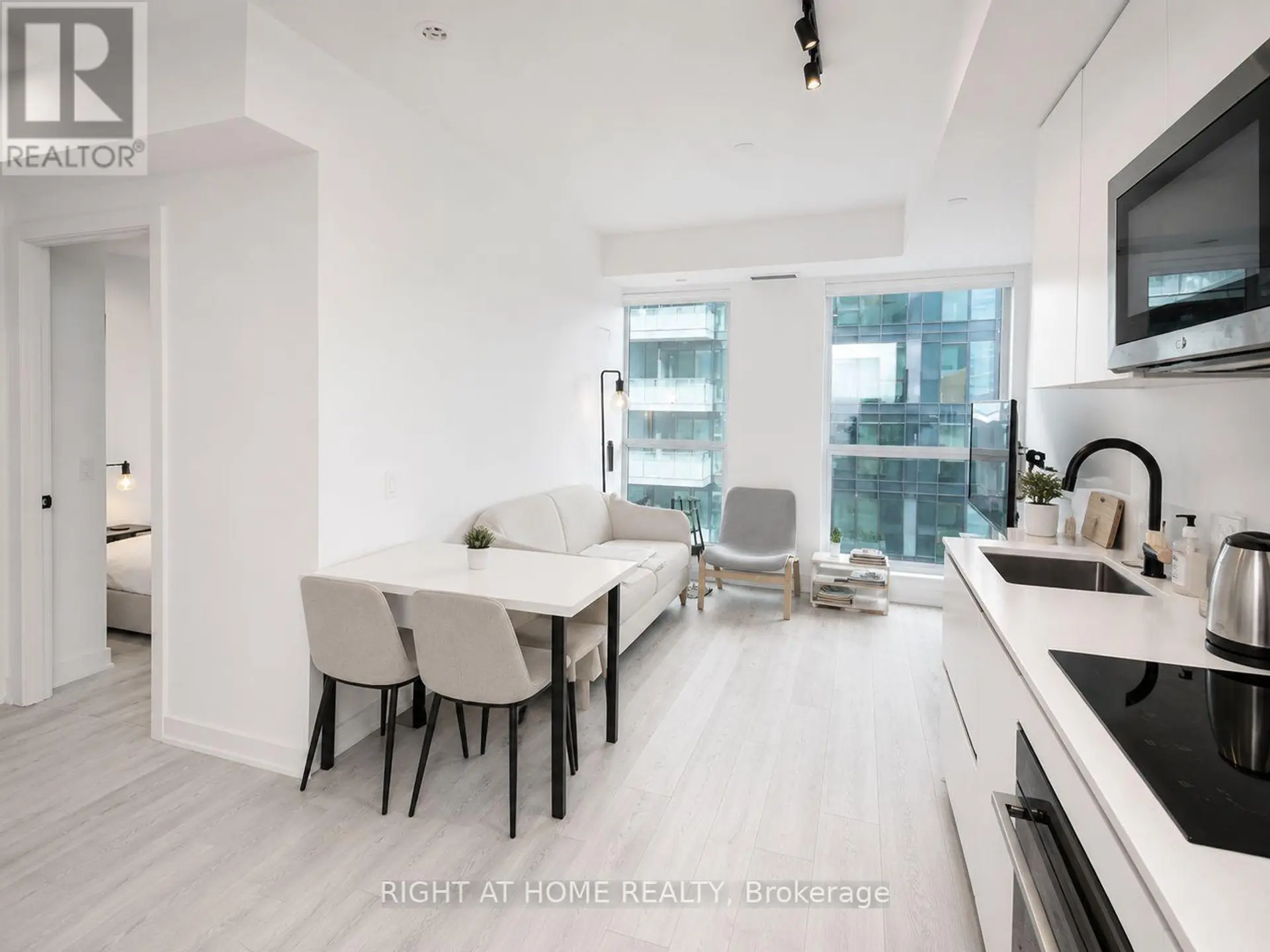 #1505 327 KING STREET - Image 8