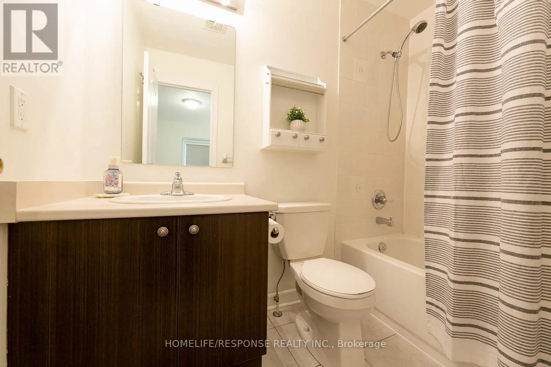 #UNIT 8 15 OLD COLONY ROAD - Image 12