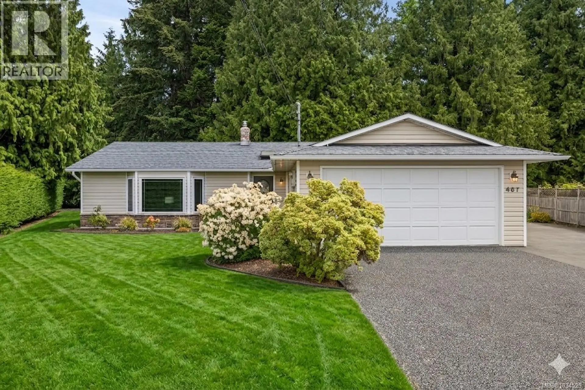 Property at 467 Rowan Dr, Qualicum Beach, BC