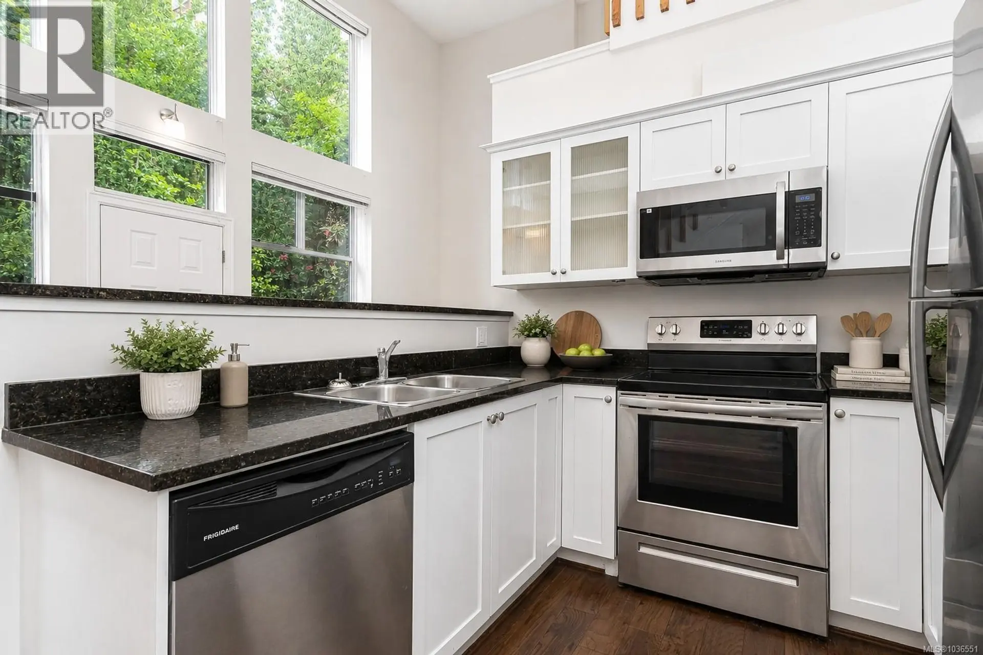 #104 820 Short St - Image 6