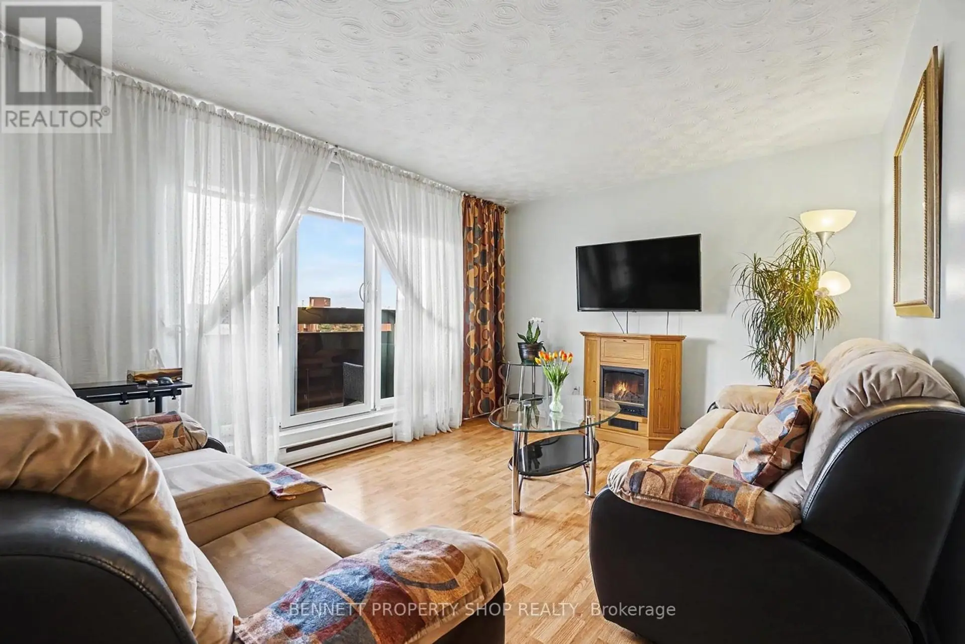#410 2000 JASMINE CRESCENT - Image 3