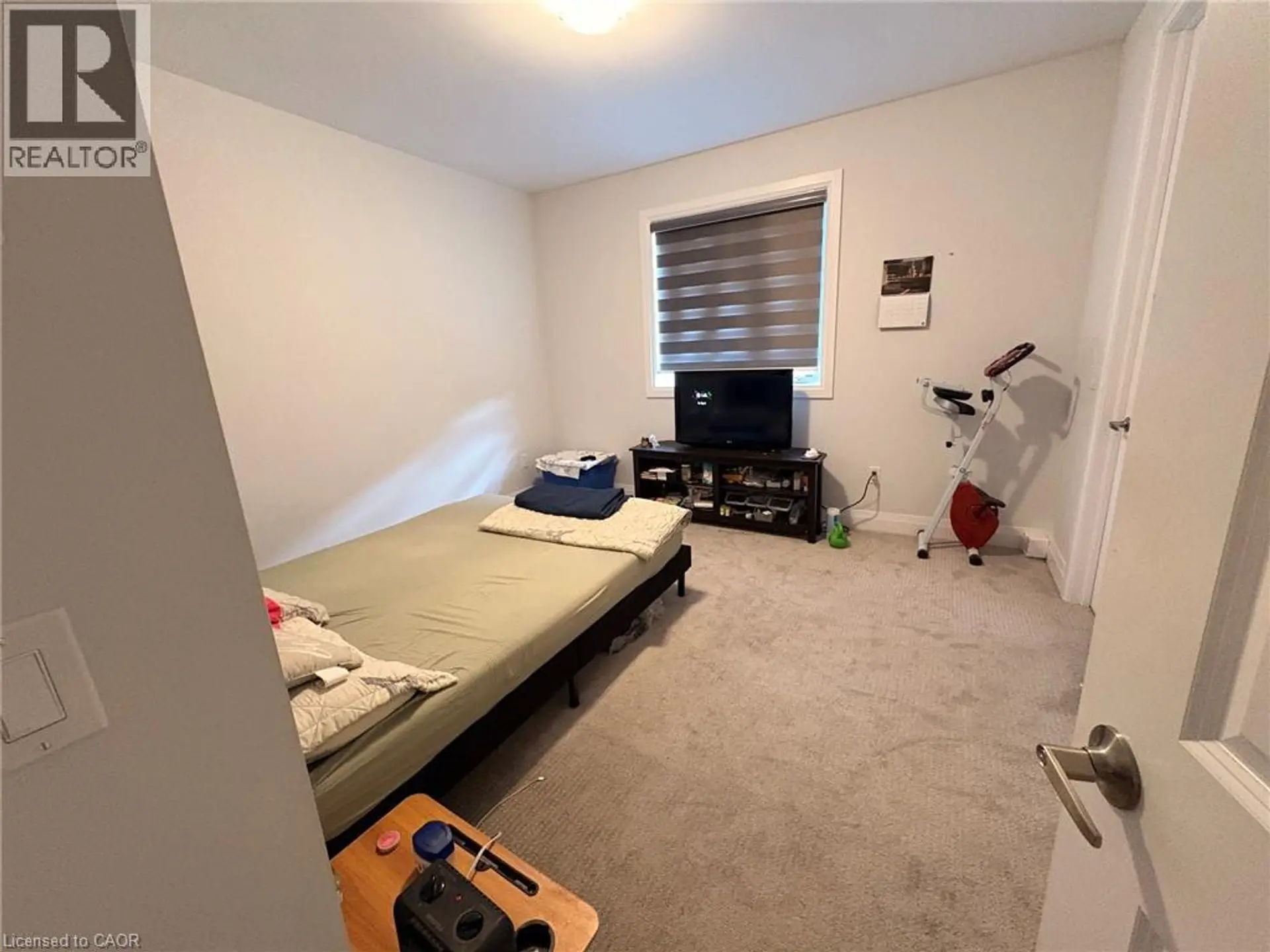 1079 EDINBURGH Drive - Image 12